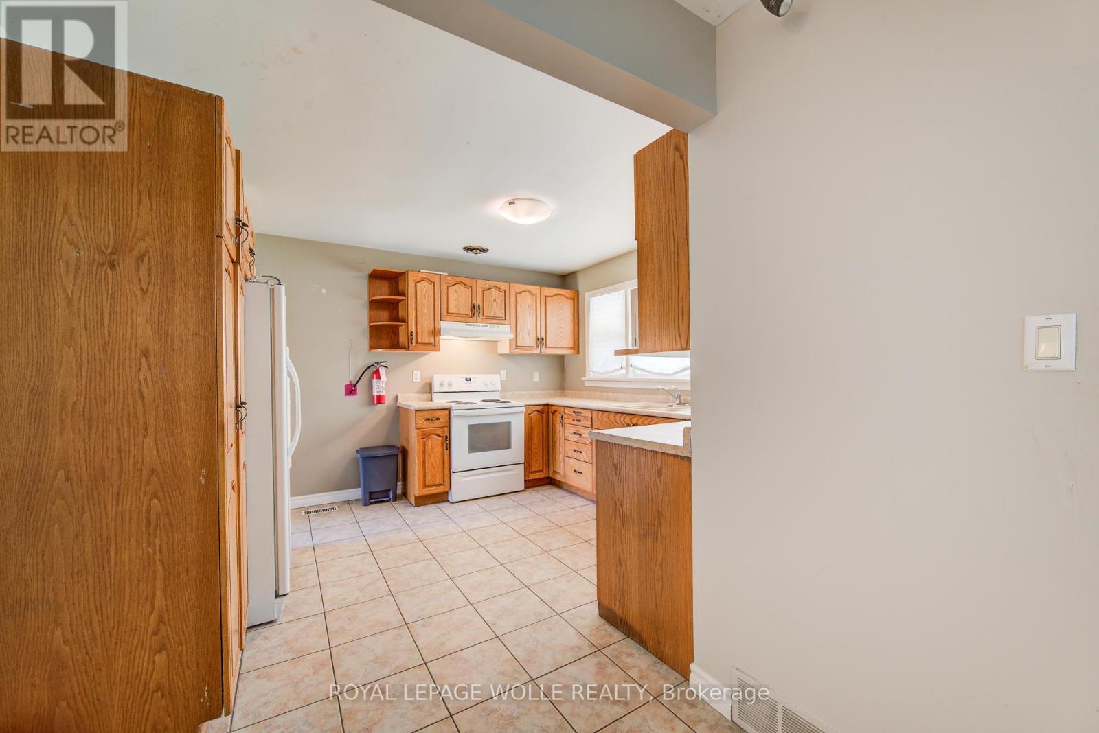 












139 ELGIN CRESCENT

,
Waterloo,




Ontario
N2J2S5


