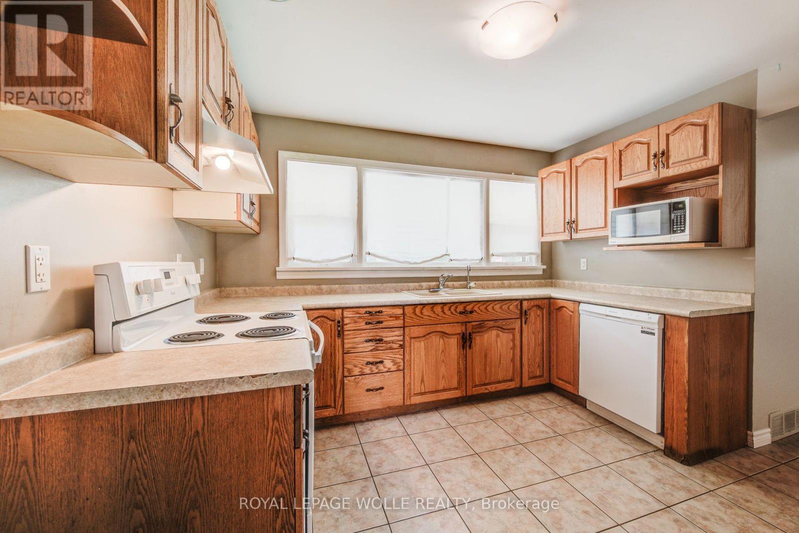 












139 ELGIN CRESCENT

,
Waterloo,




Ontario
N2J2S5

