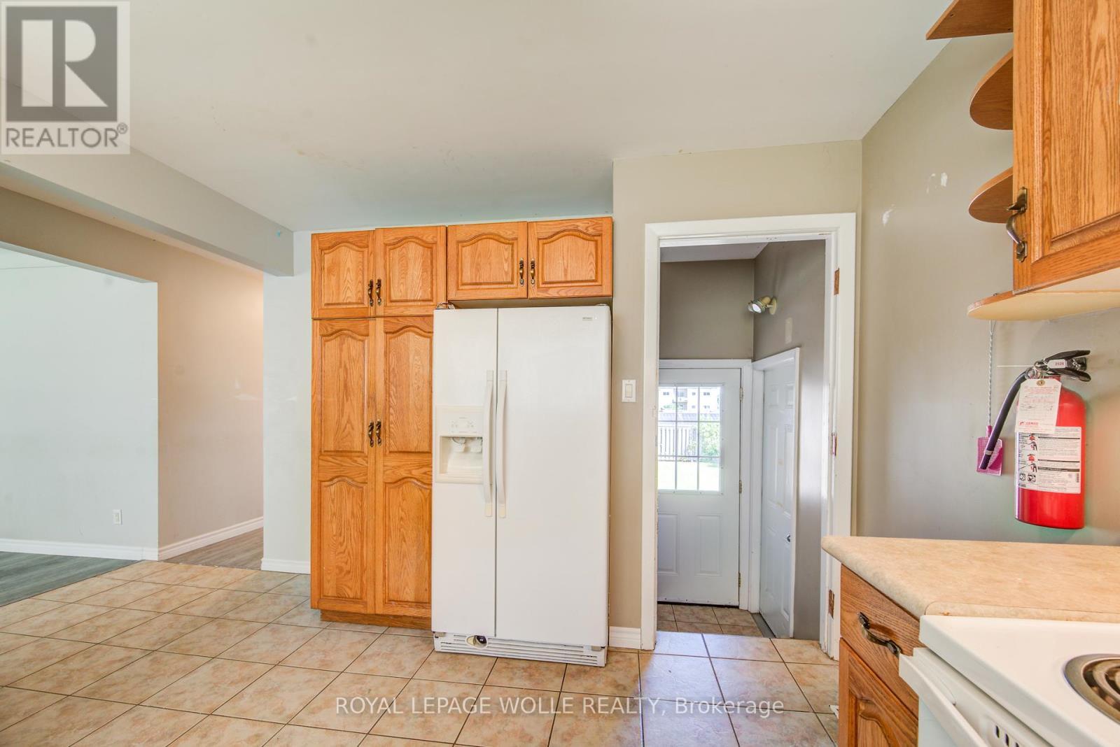 












139 ELGIN CRESCENT

,
Waterloo,




Ontario
N2J2S5

