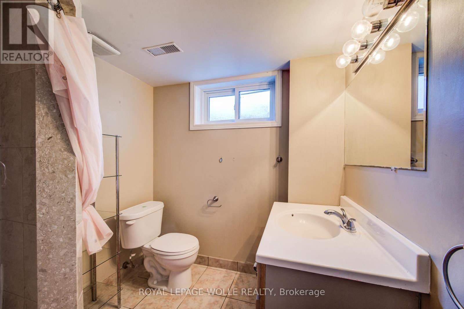 












139 ELGIN CRESCENT

,
Waterloo,




Ontario
N2J2S5

