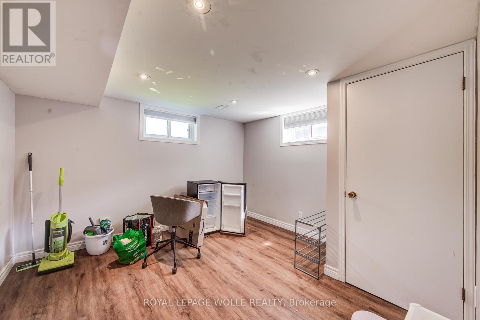 












139 ELGIN CRESCENT

,
Waterloo,




Ontario
N2J2S5

