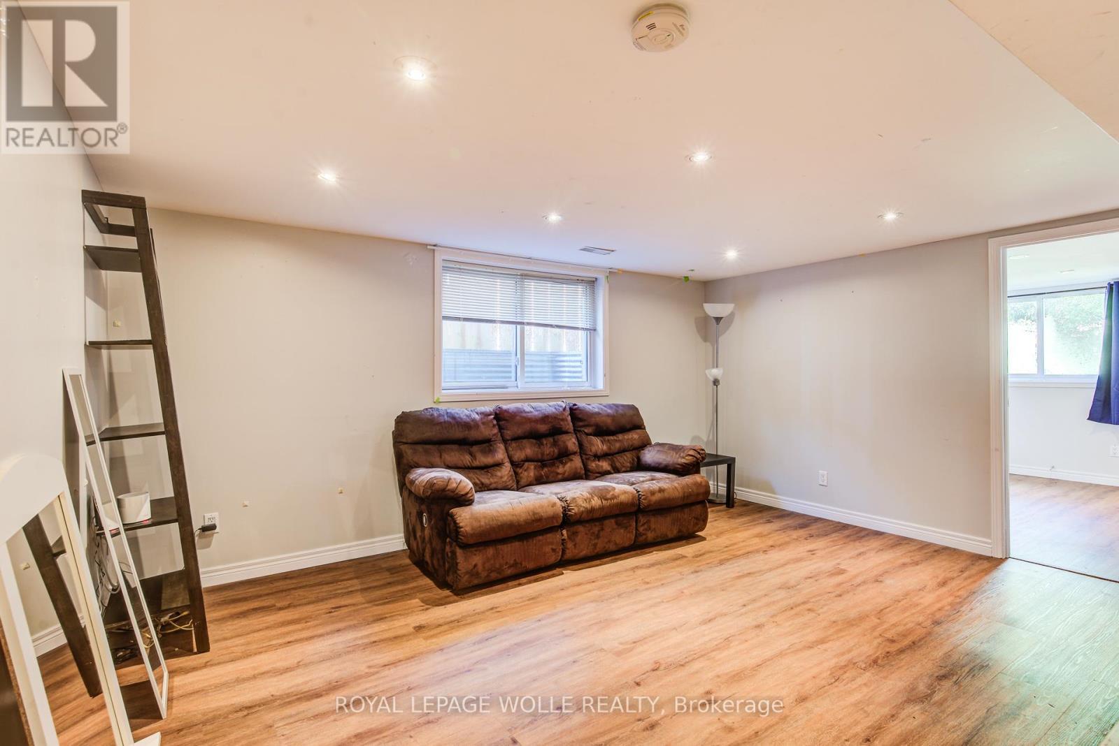 












139 ELGIN CRESCENT

,
Waterloo,




Ontario
N2J2S5


