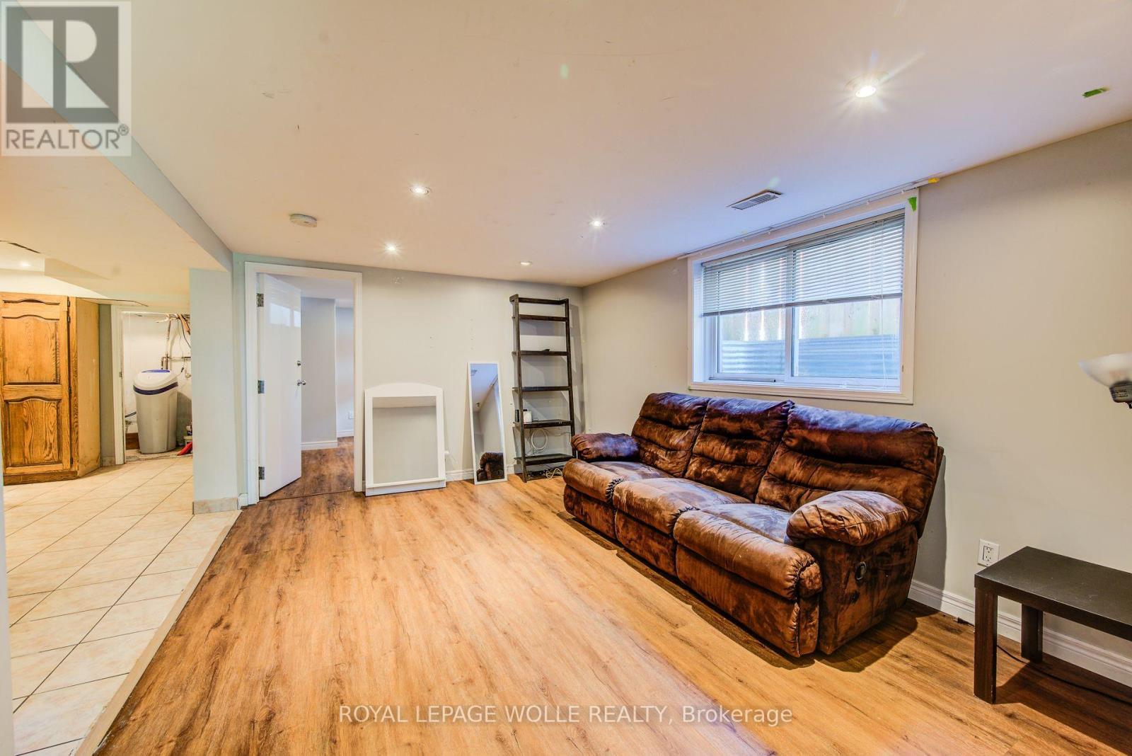 












139 ELGIN CRESCENT

,
Waterloo,




Ontario
N2J2S5

