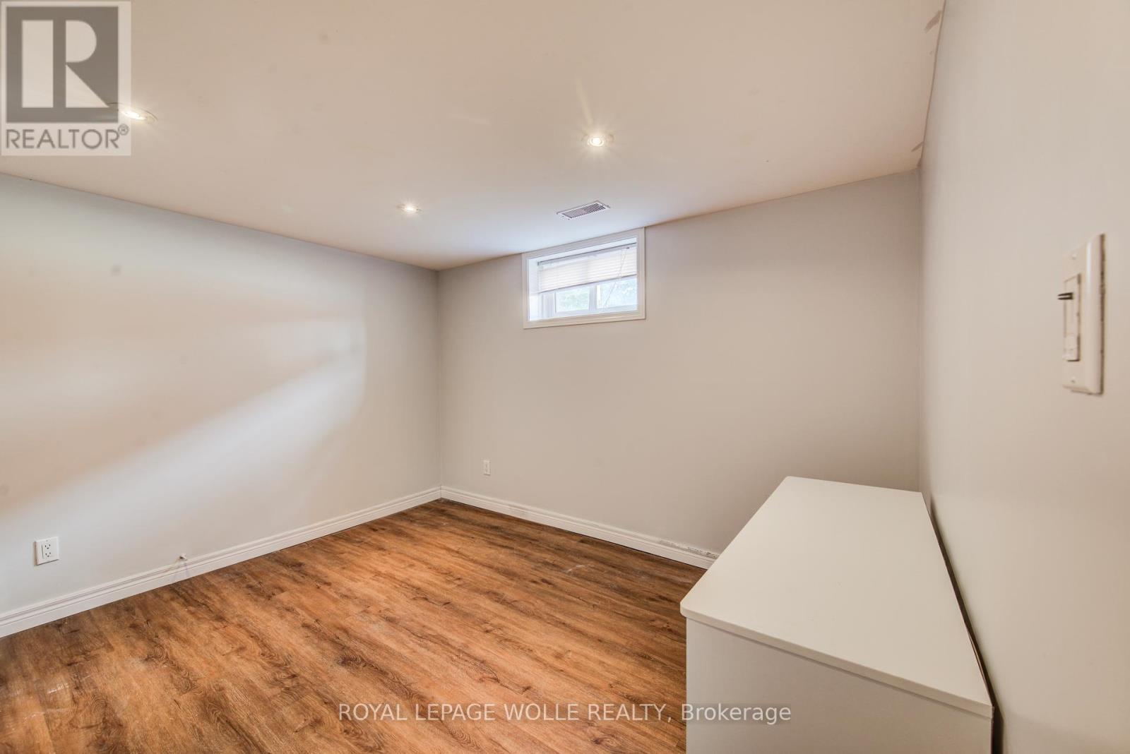 












139 ELGIN CRESCENT

,
Waterloo,




Ontario
N2J2S5

