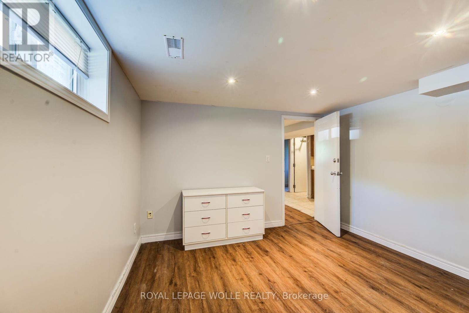 












139 ELGIN CRESCENT

,
Waterloo,




Ontario
N2J2S5

