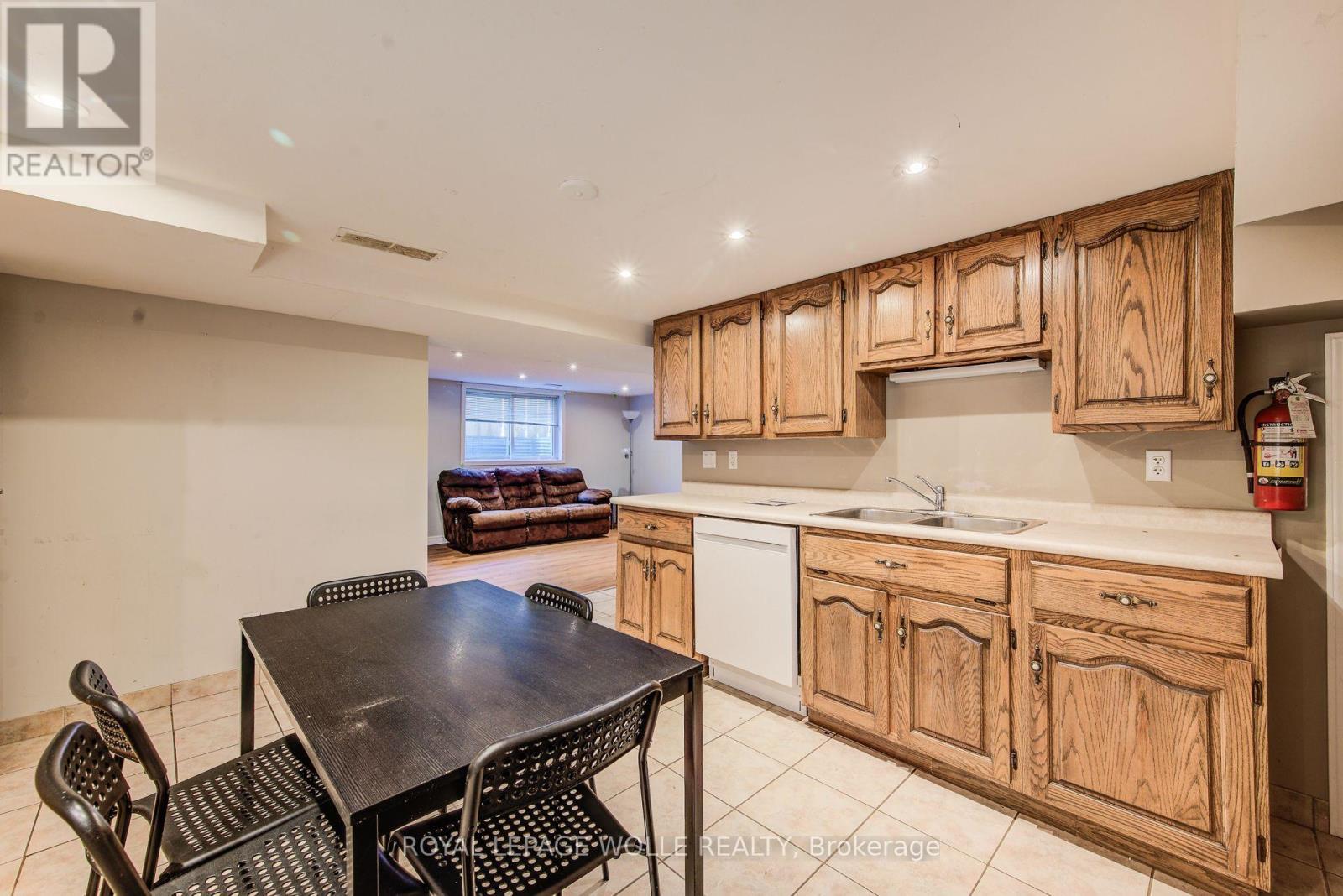 












139 ELGIN CRESCENT

,
Waterloo,




Ontario
N2J2S5

