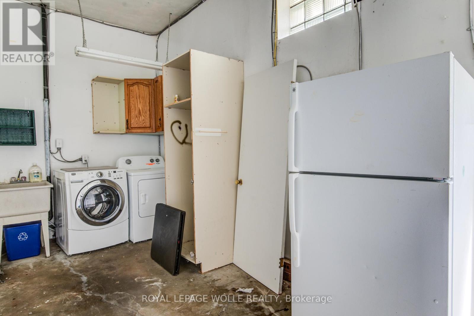












139 ELGIN CRESCENT

,
Waterloo,




Ontario
N2J2S5

