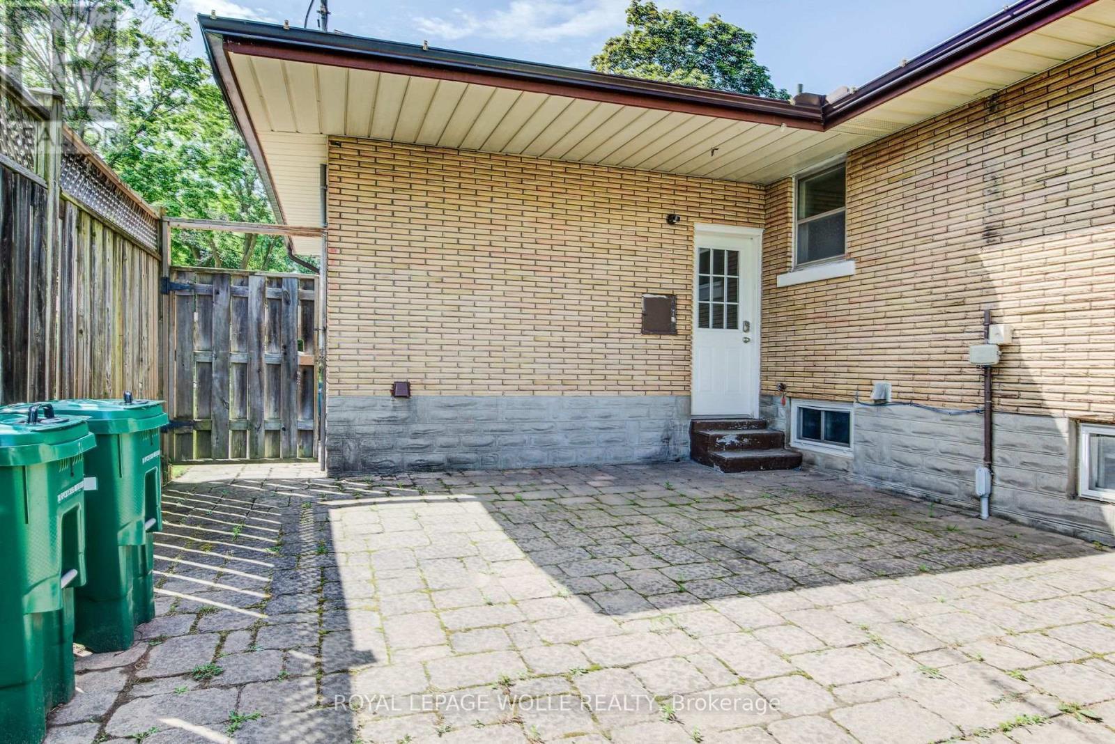 












139 ELGIN CRESCENT

,
Waterloo,




Ontario
N2J2S5

