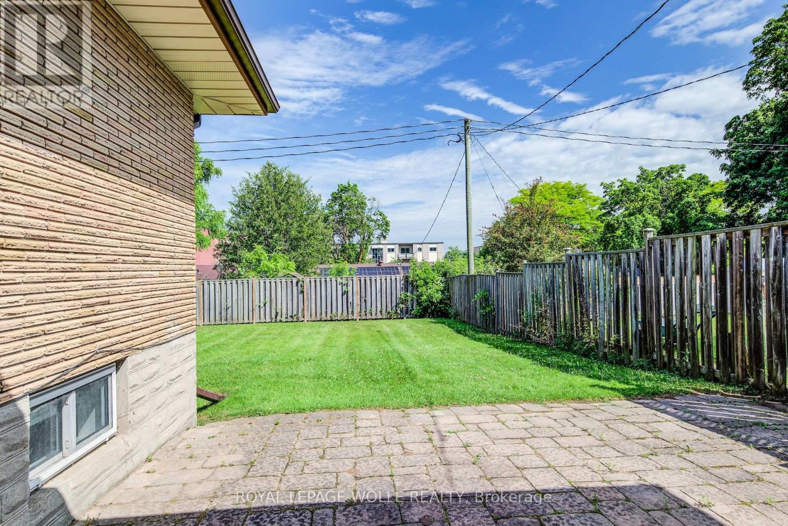 












139 ELGIN CRESCENT

,
Waterloo,




Ontario
N2J2S5

