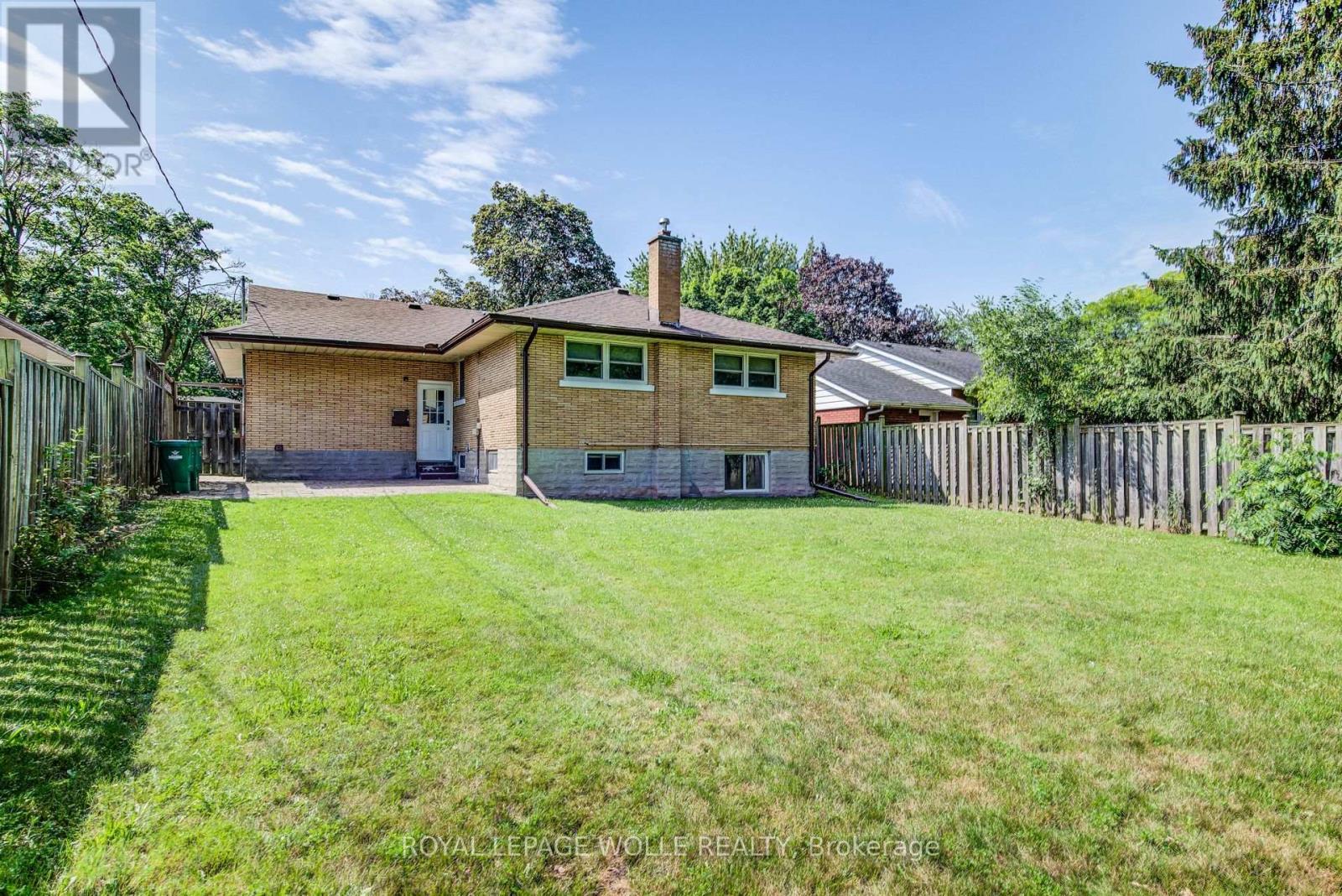 












139 ELGIN CRESCENT

,
Waterloo,




Ontario
N2J2S5

