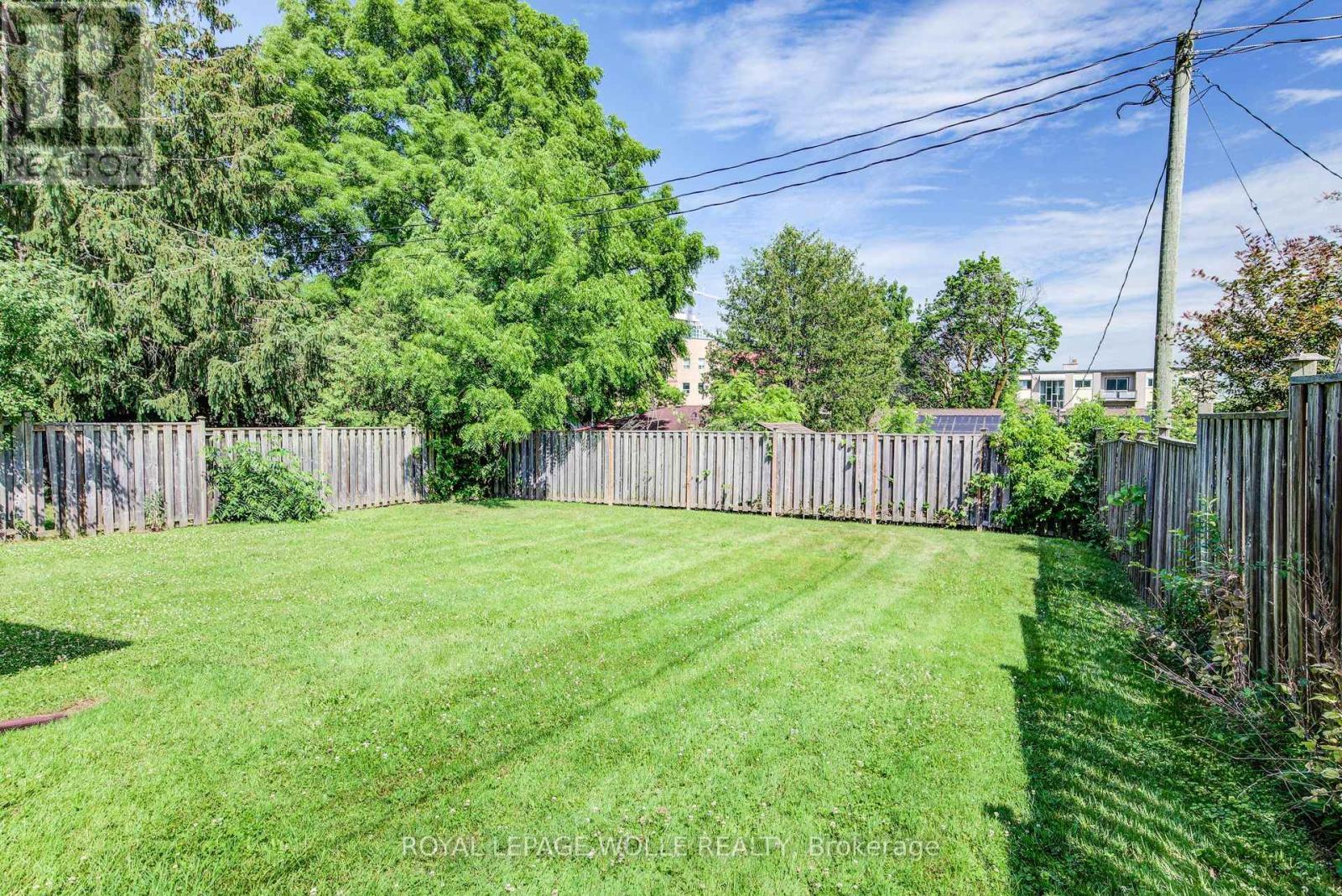 












139 ELGIN CRESCENT

,
Waterloo,




Ontario
N2J2S5

