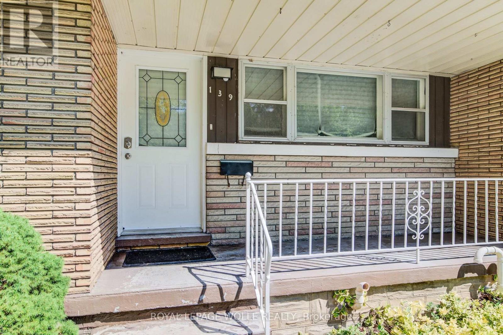 












139 ELGIN CRESCENT

,
Waterloo,




Ontario
N2J2S5

