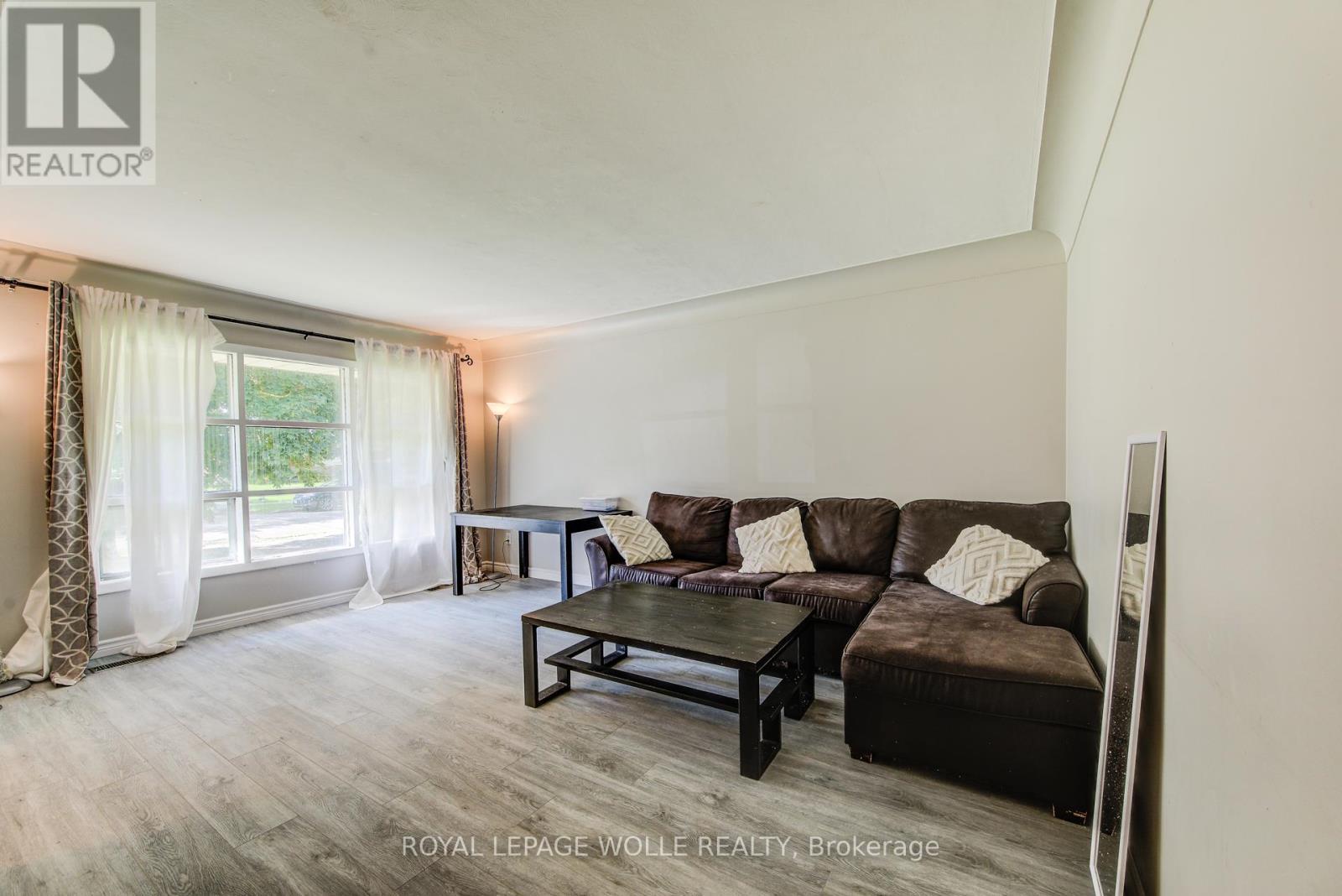 












139 ELGIN CRESCENT

,
Waterloo,




Ontario
N2J2S5

