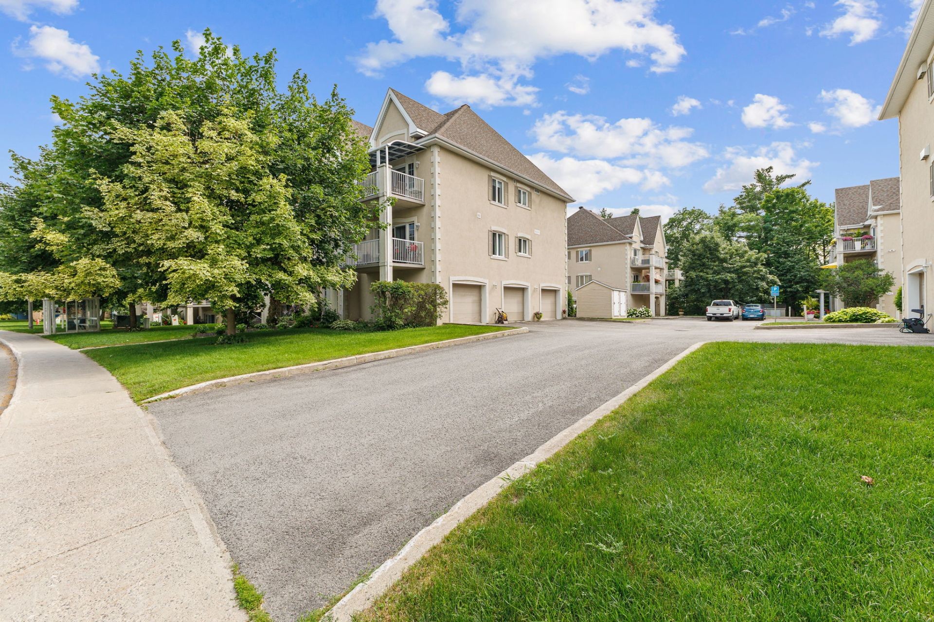 









489


Rue de Cannes

, 3,
Gatineau (Gatineau),




QC
J8V3X2

