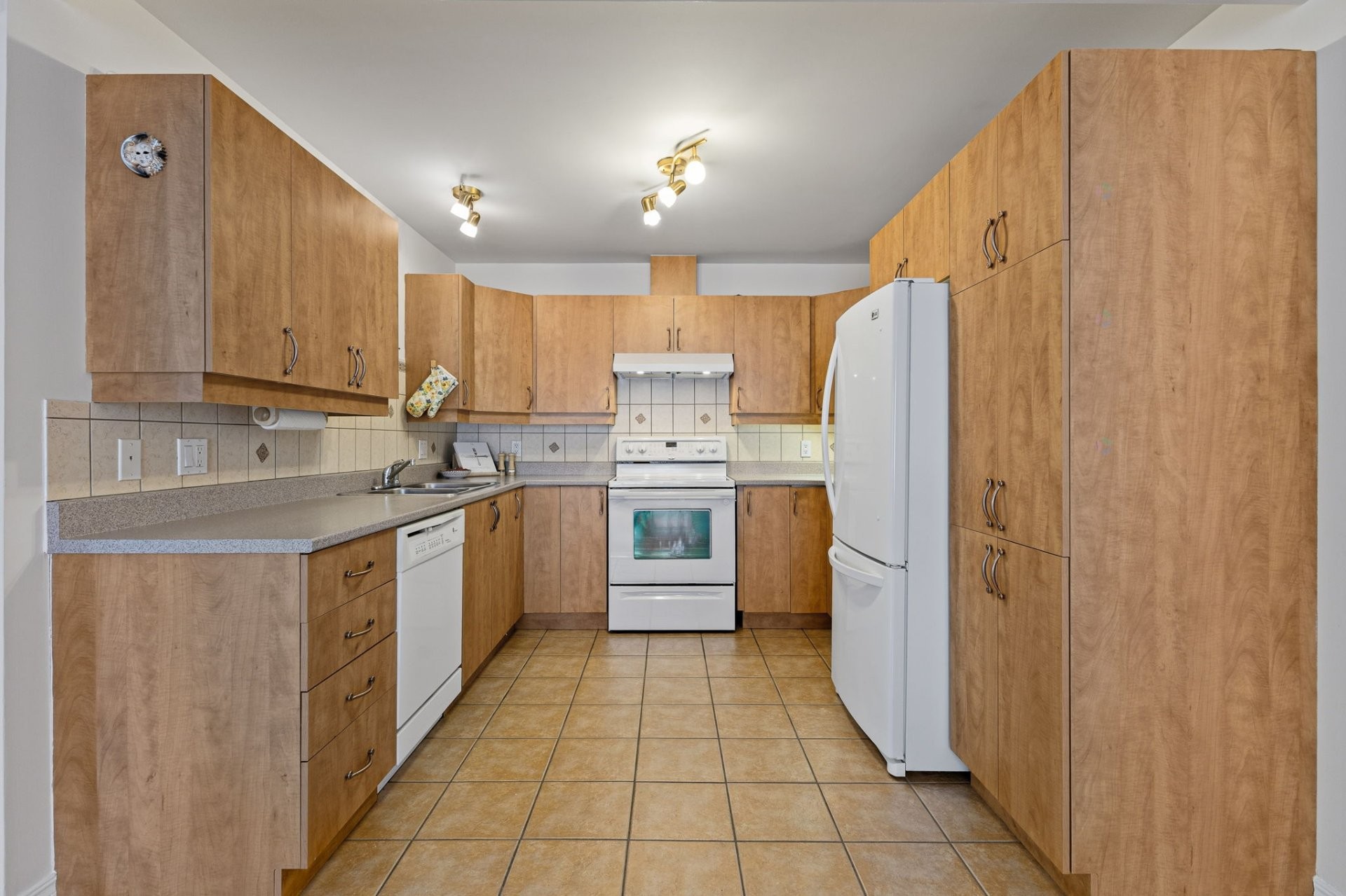 









489


Rue de Cannes

, 3,
Gatineau (Gatineau),




QC
J8V3X2

