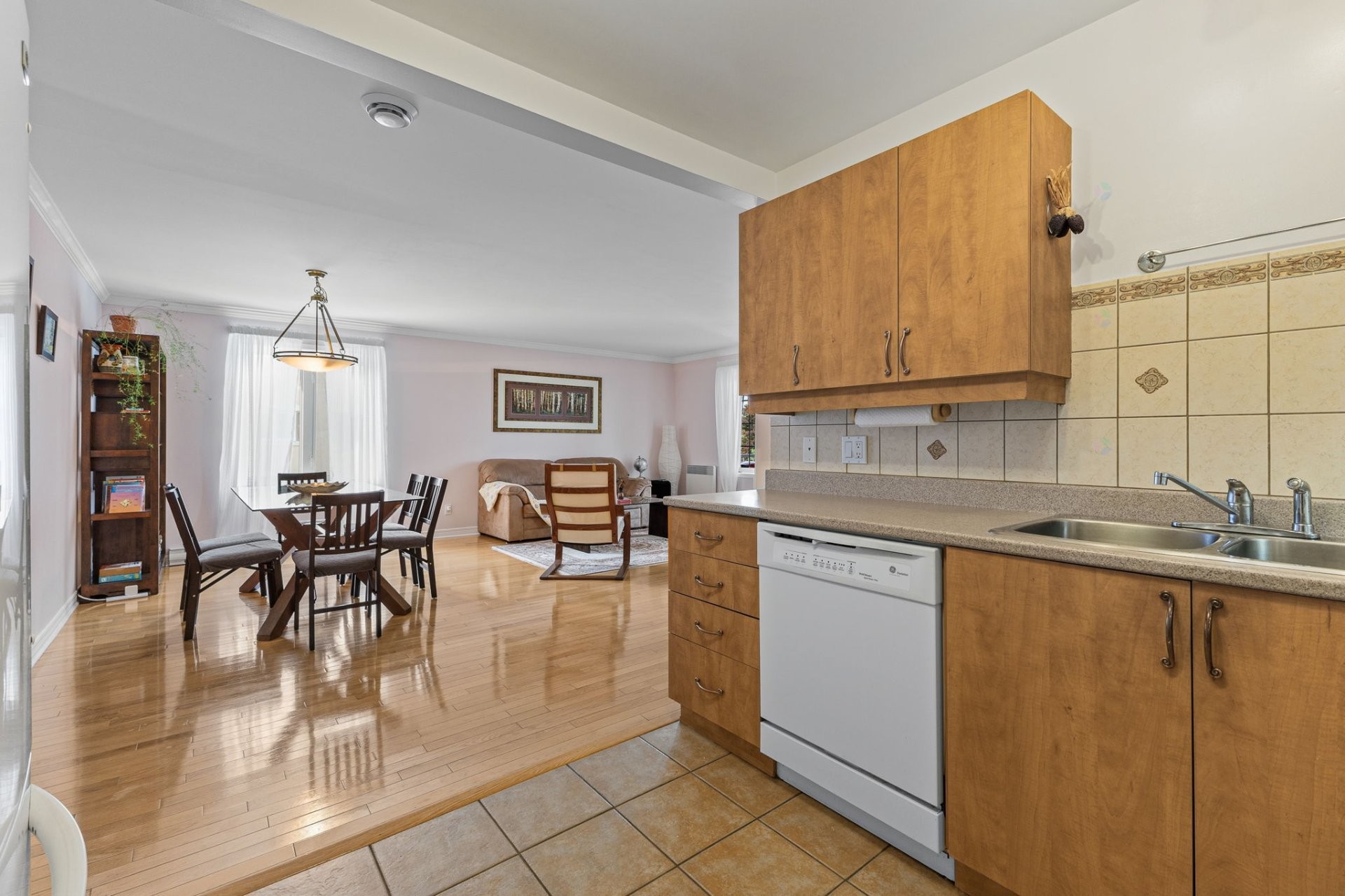 









489


Rue de Cannes

, 3,
Gatineau (Gatineau),




QC
J8V3X2

