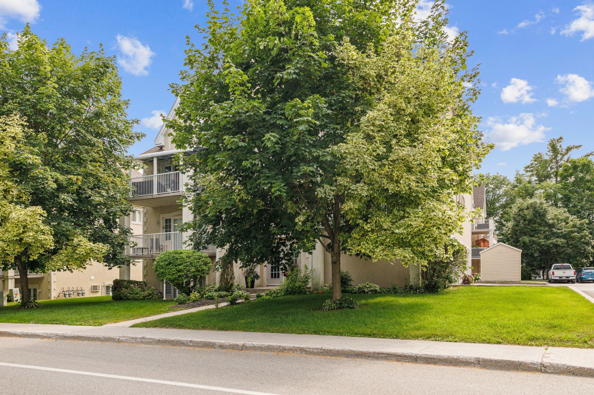 









489


Rue de Cannes

, 3,
Gatineau (Gatineau),




QC
J8V3X2

