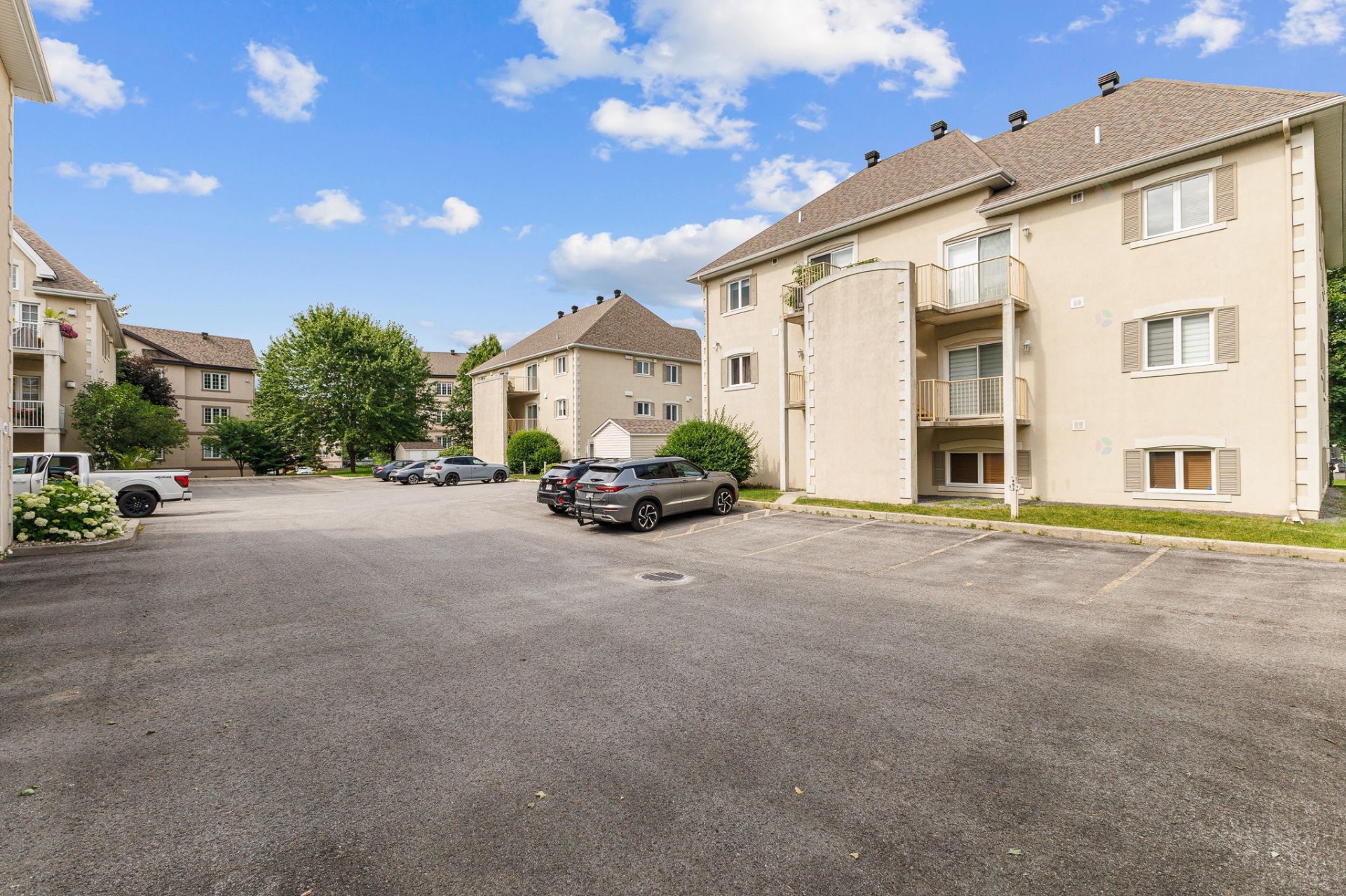









489


Rue de Cannes

, 3,
Gatineau (Gatineau),




QC
J8V3X2

