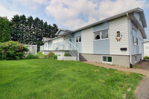 
															
													1985
													
													Rue des Tulipes
													
												
												Saguenay (Chicoutimi),
												QC 