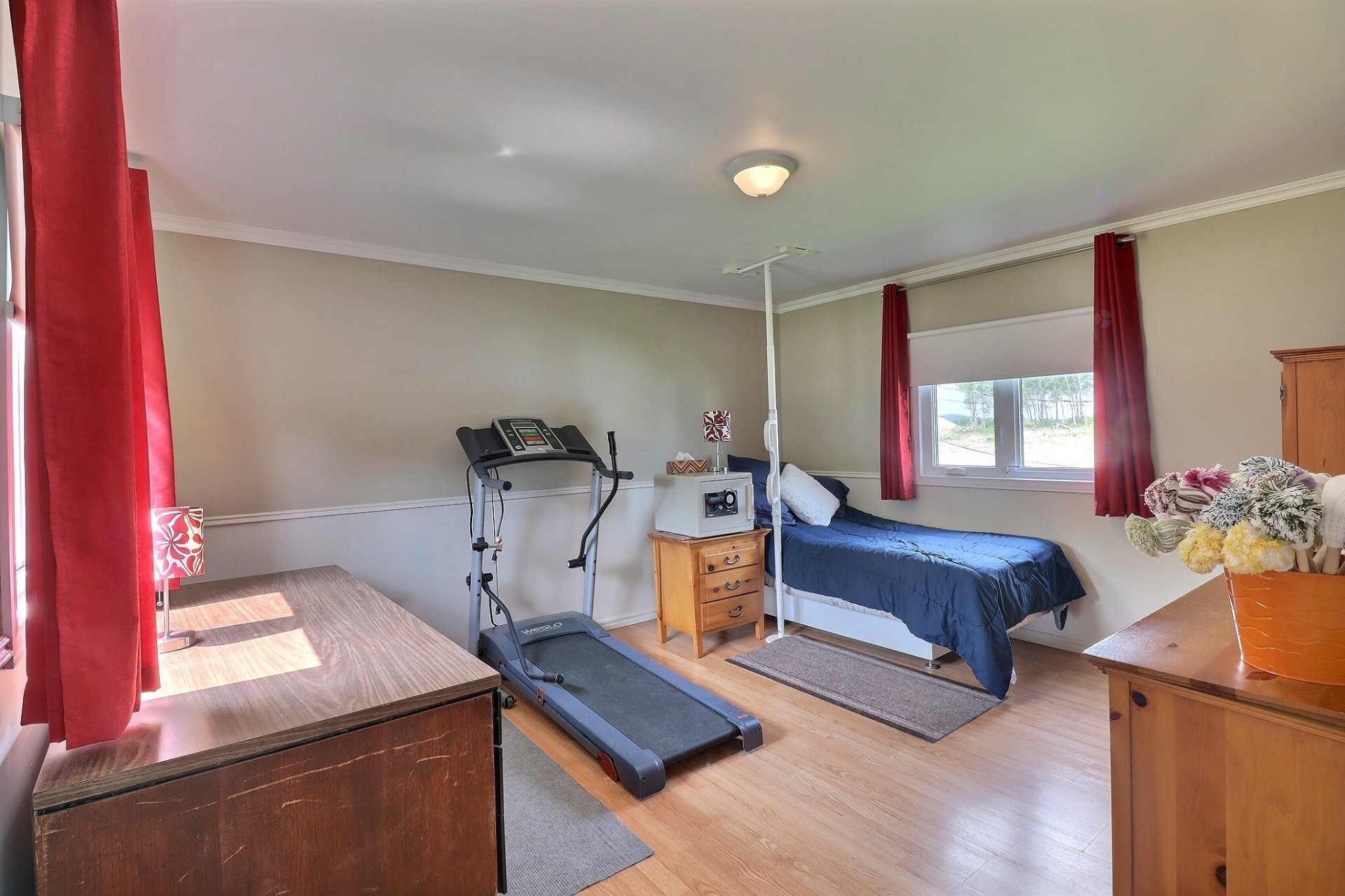 









1985


Rue des Tulipes

,
Saguenay (Chicoutimi),




QC
G7H7T3

