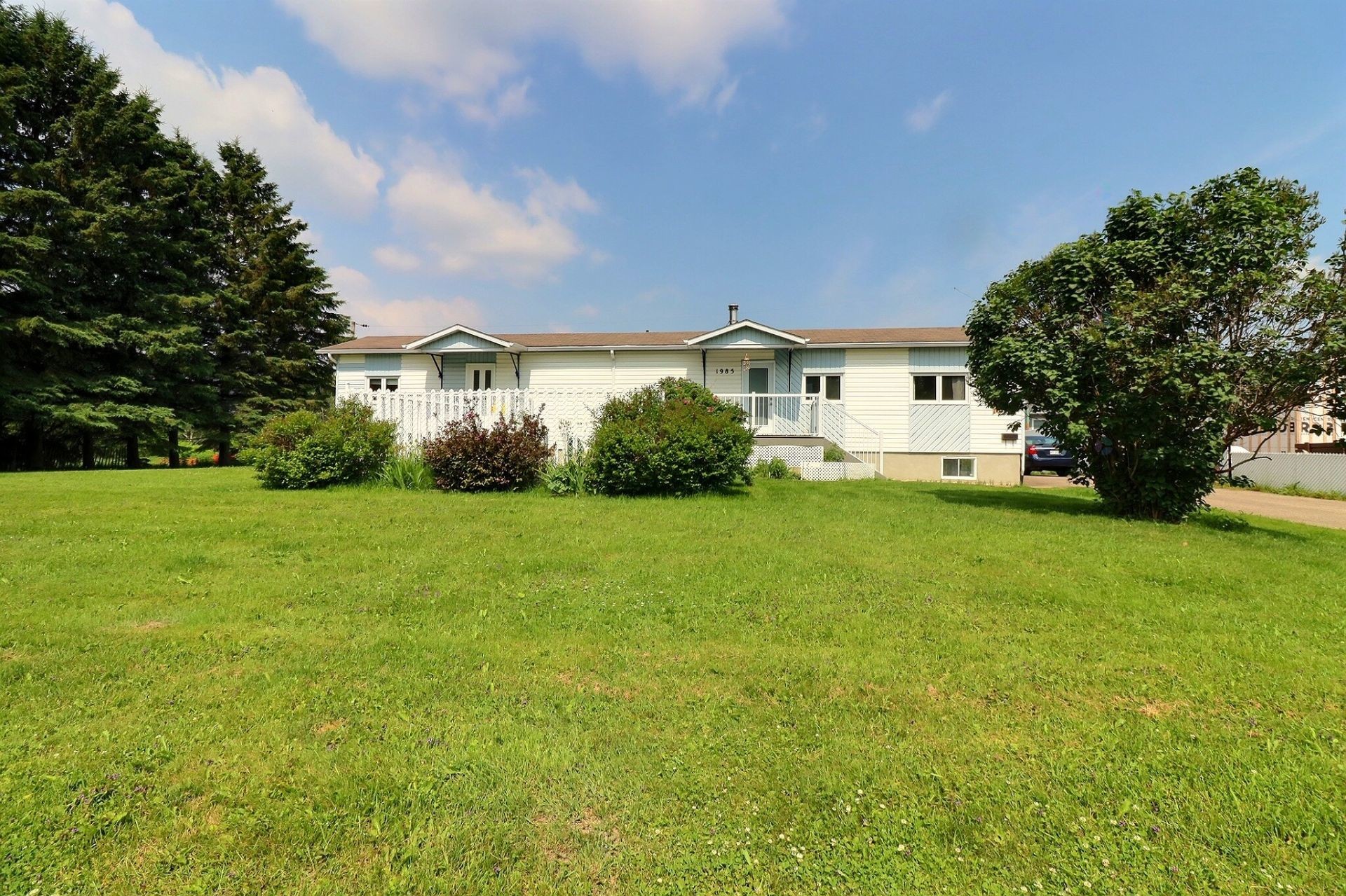 









1985


Rue des Tulipes

,
Saguenay (Chicoutimi),




QC
G7H7T3

