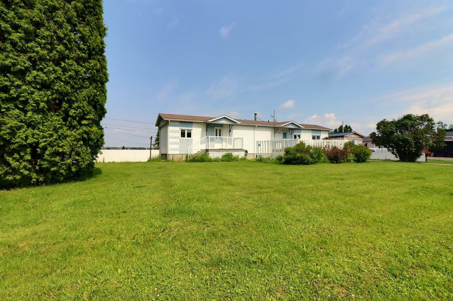 









1985


Rue des Tulipes

,
Saguenay (Chicoutimi),




QC
G7H7T3

