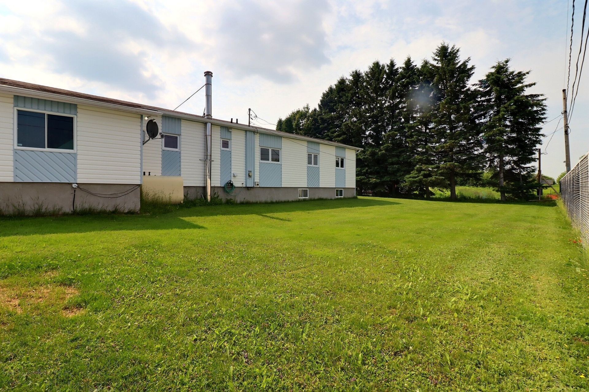 









1985


Rue des Tulipes

,
Saguenay (Chicoutimi),




QC
G7H7T3

