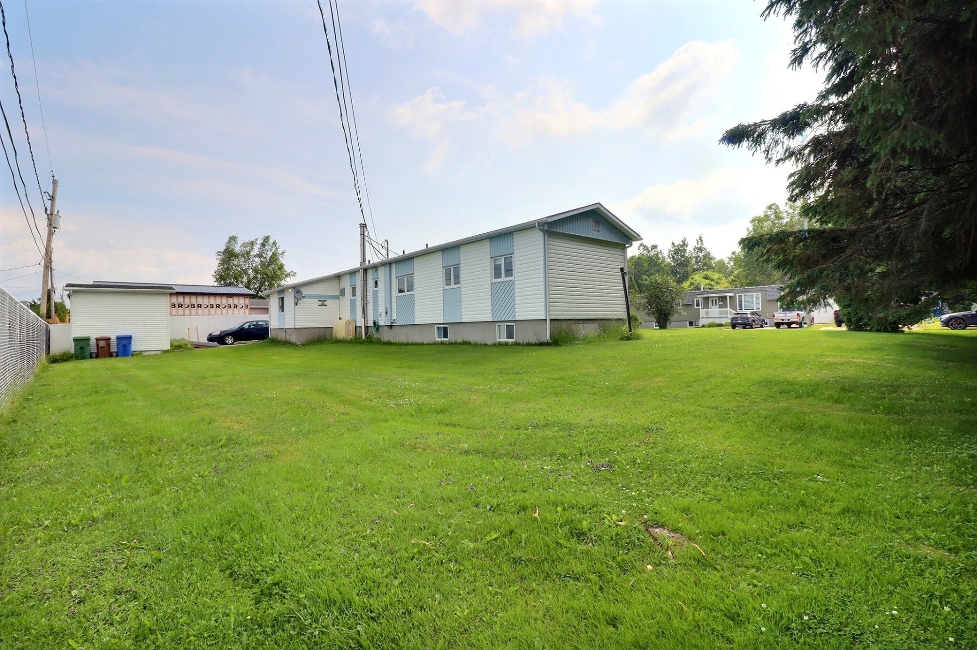 









1985


Rue des Tulipes

,
Saguenay (Chicoutimi),




QC
G7H7T3

