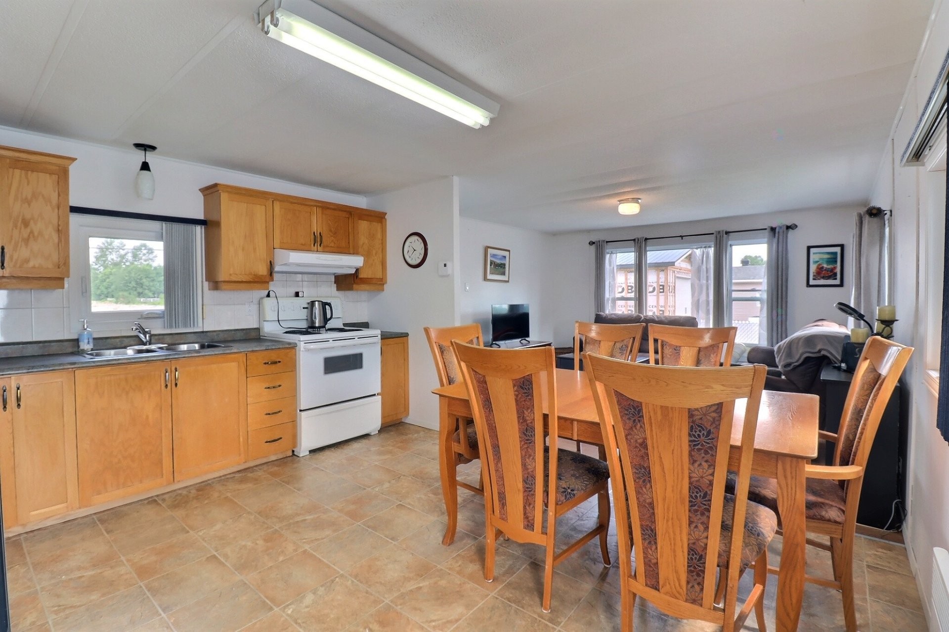 









1985


Rue des Tulipes

,
Saguenay (Chicoutimi),




QC
G7H7T3

