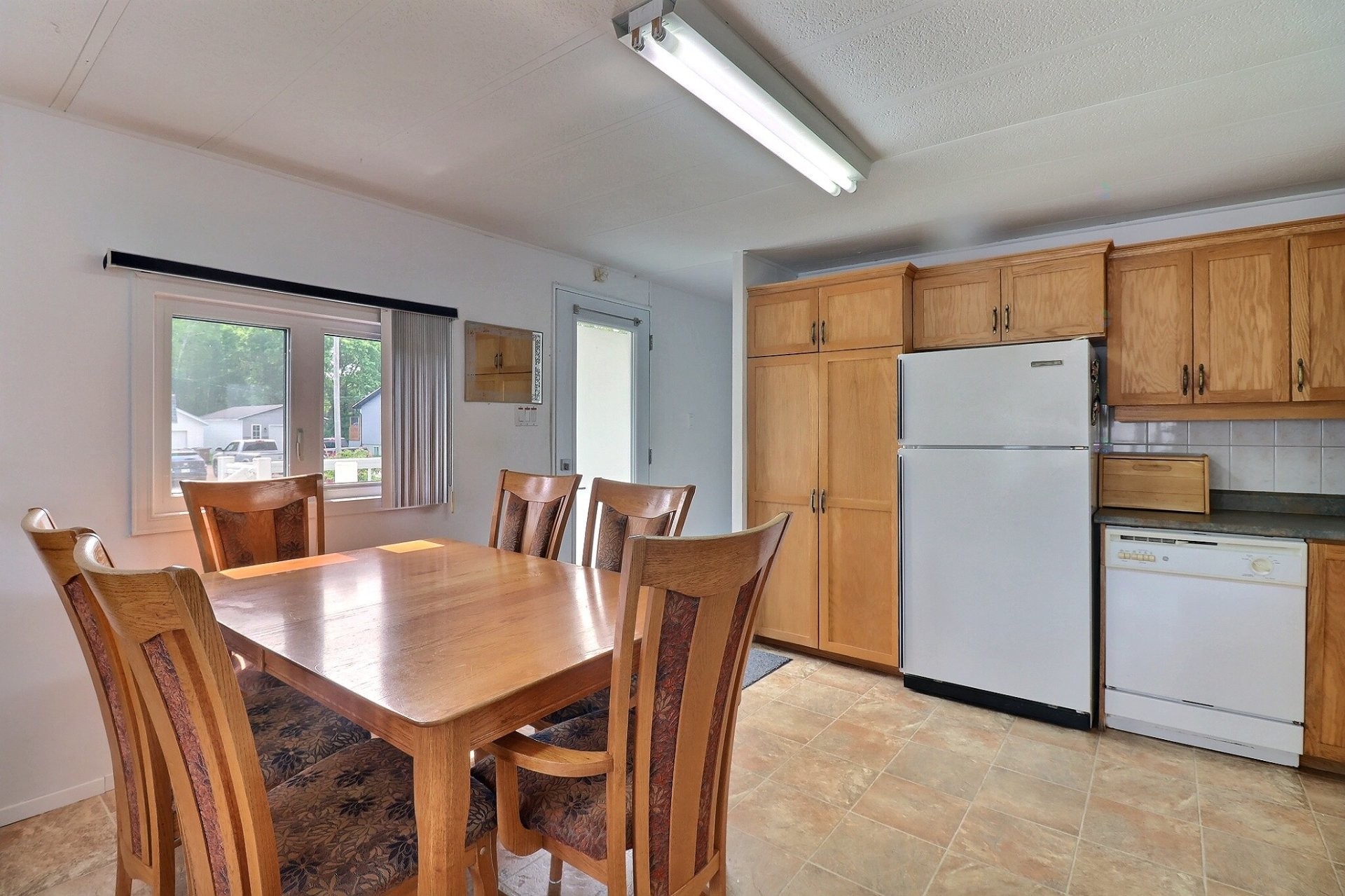 









1985


Rue des Tulipes

,
Saguenay (Chicoutimi),




QC
G7H7T3

