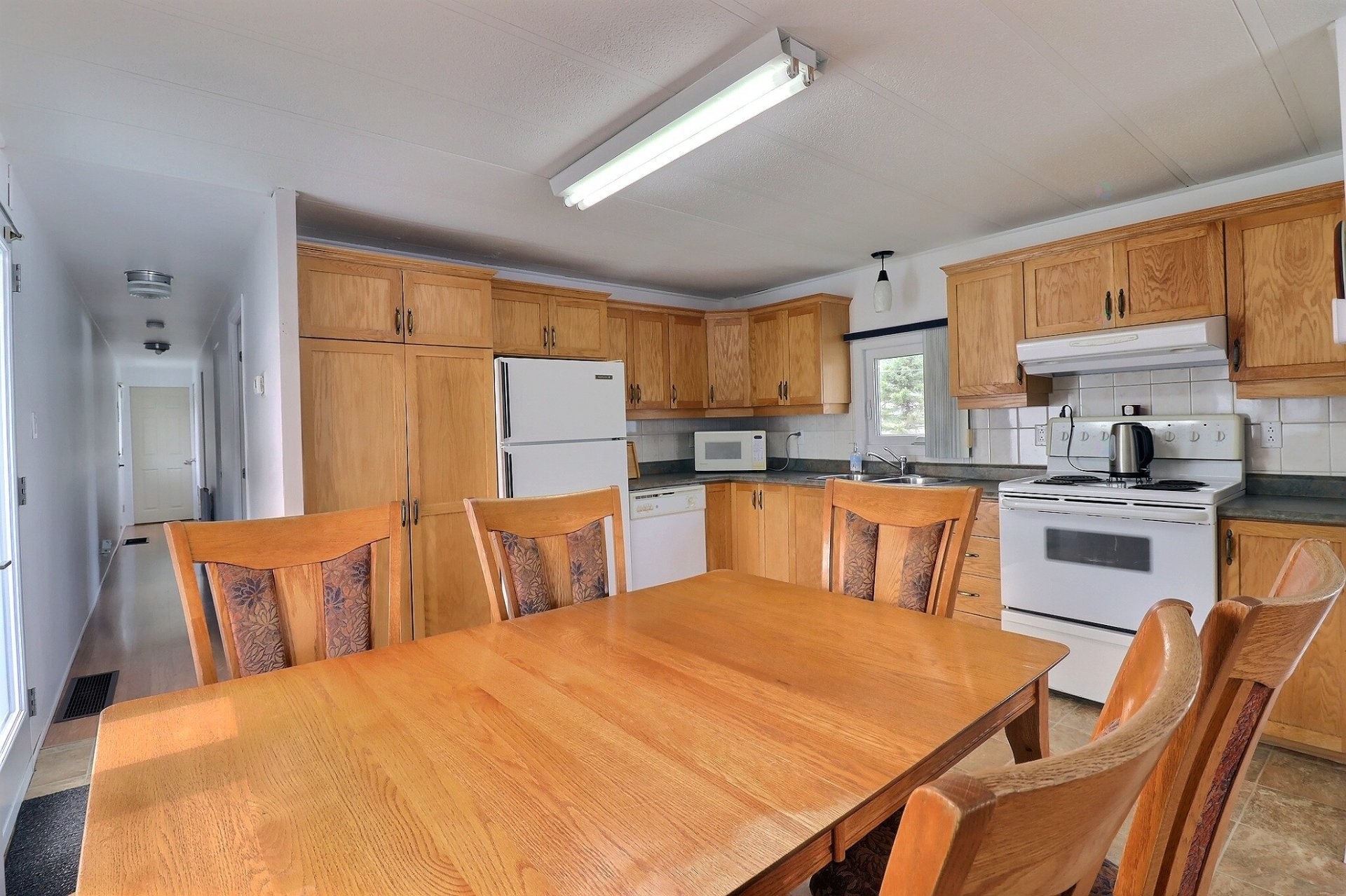 









1985


Rue des Tulipes

,
Saguenay (Chicoutimi),




QC
G7H7T3

