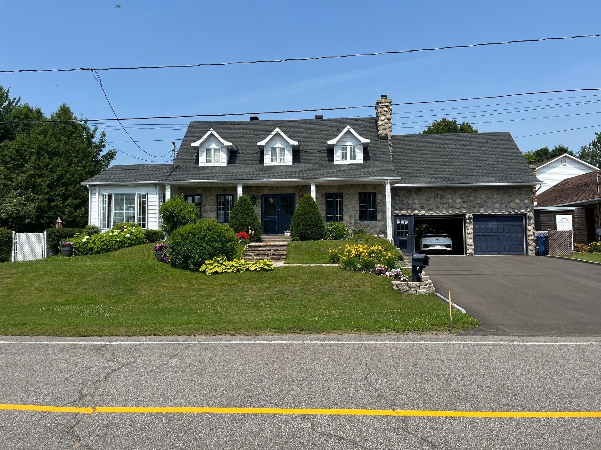 









621


Boul. Robitaille

,
Notre-Dame-du-Mont-Carmel,




QC
G0X3J0

