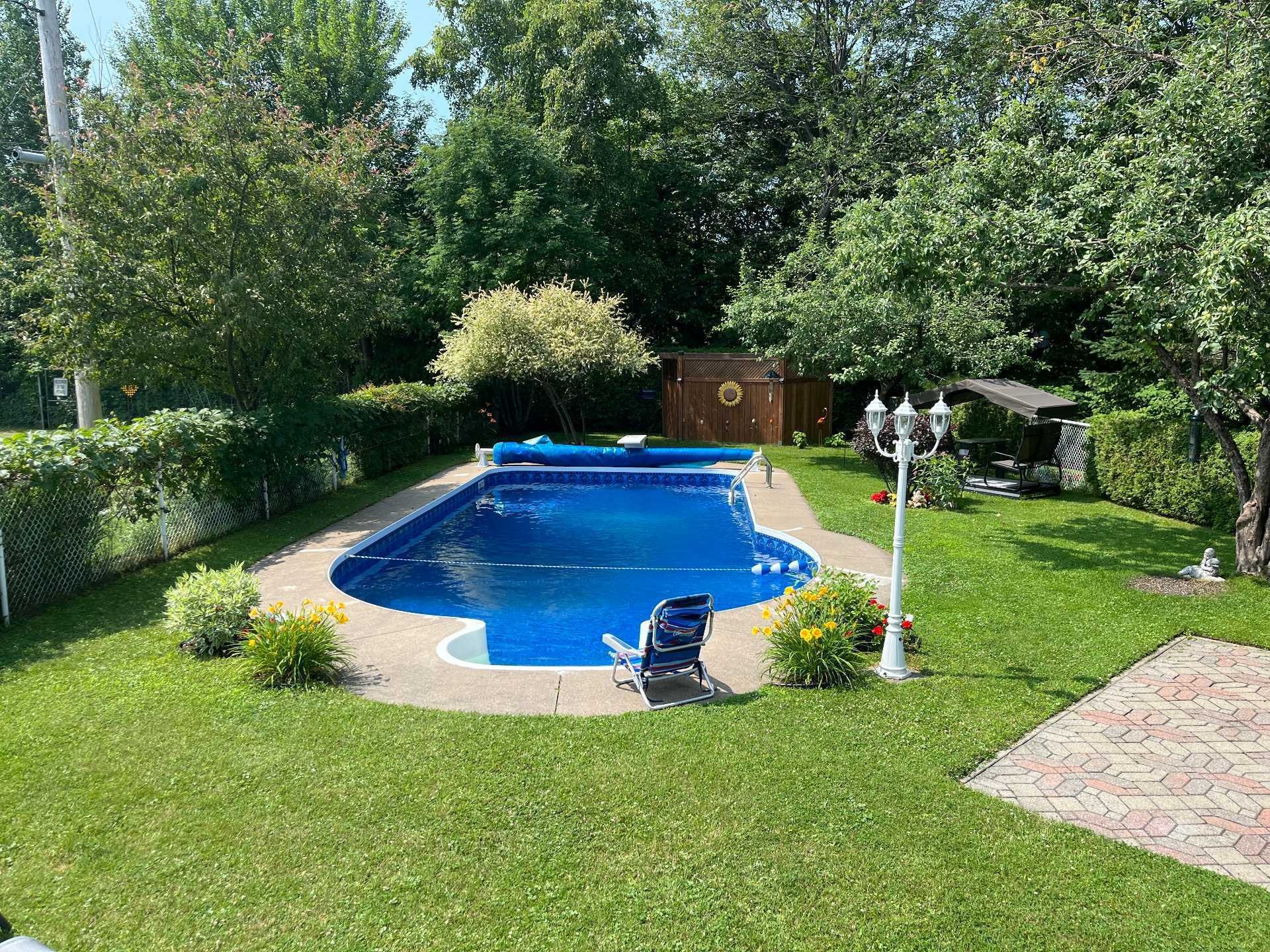 









621


Boul. Robitaille

,
Notre-Dame-du-Mont-Carmel,




QC
G0X3J0

