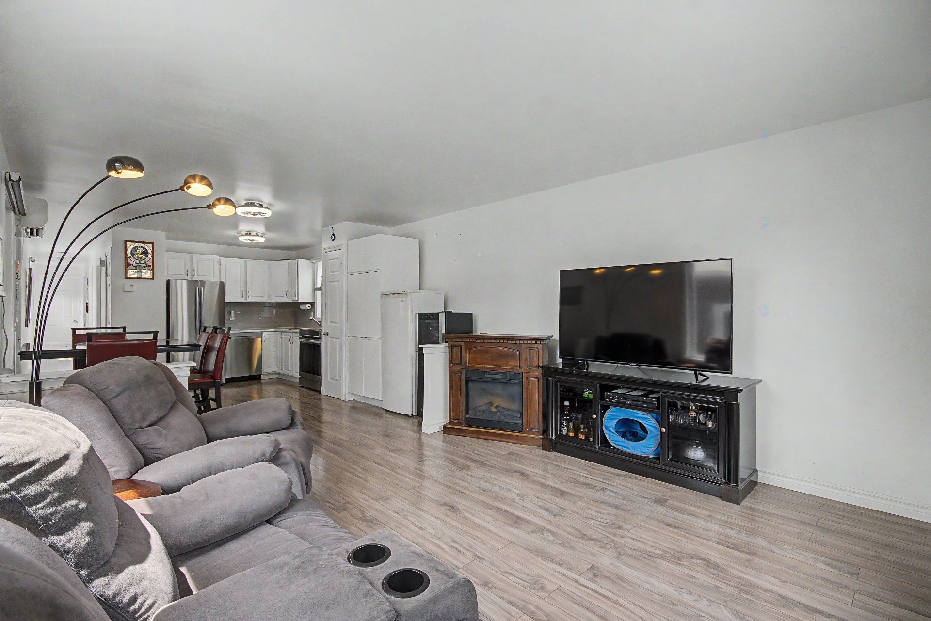 









3950


Boul. Sir-Wilfrid-Laurier

, 300,
Longueuil (Saint-Hubert),




QC
J3Y5Y9

