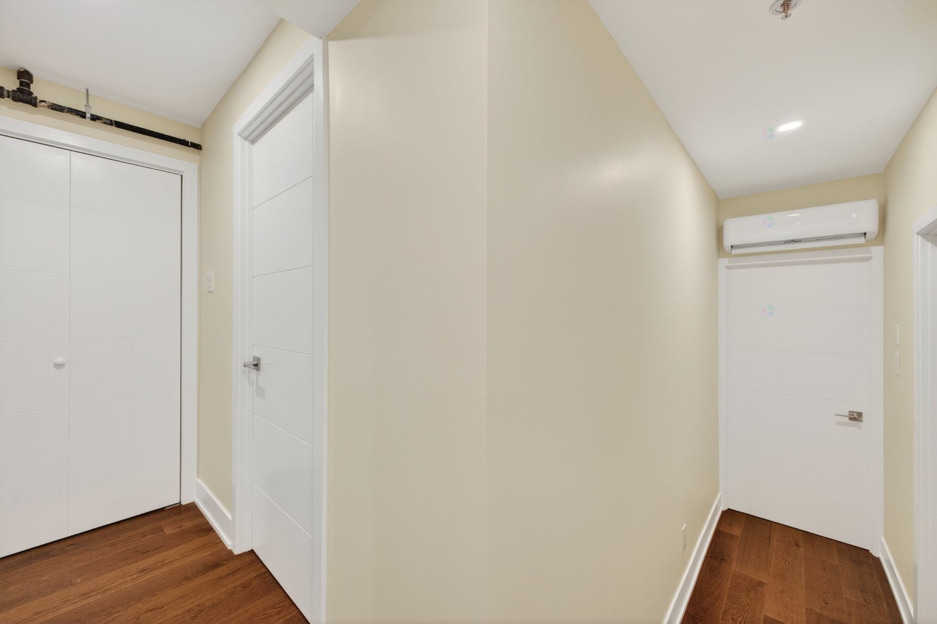 









1425Z


Rue Montcalm

,
Montréal (Ville-Marie),




QC
H2L3G9

