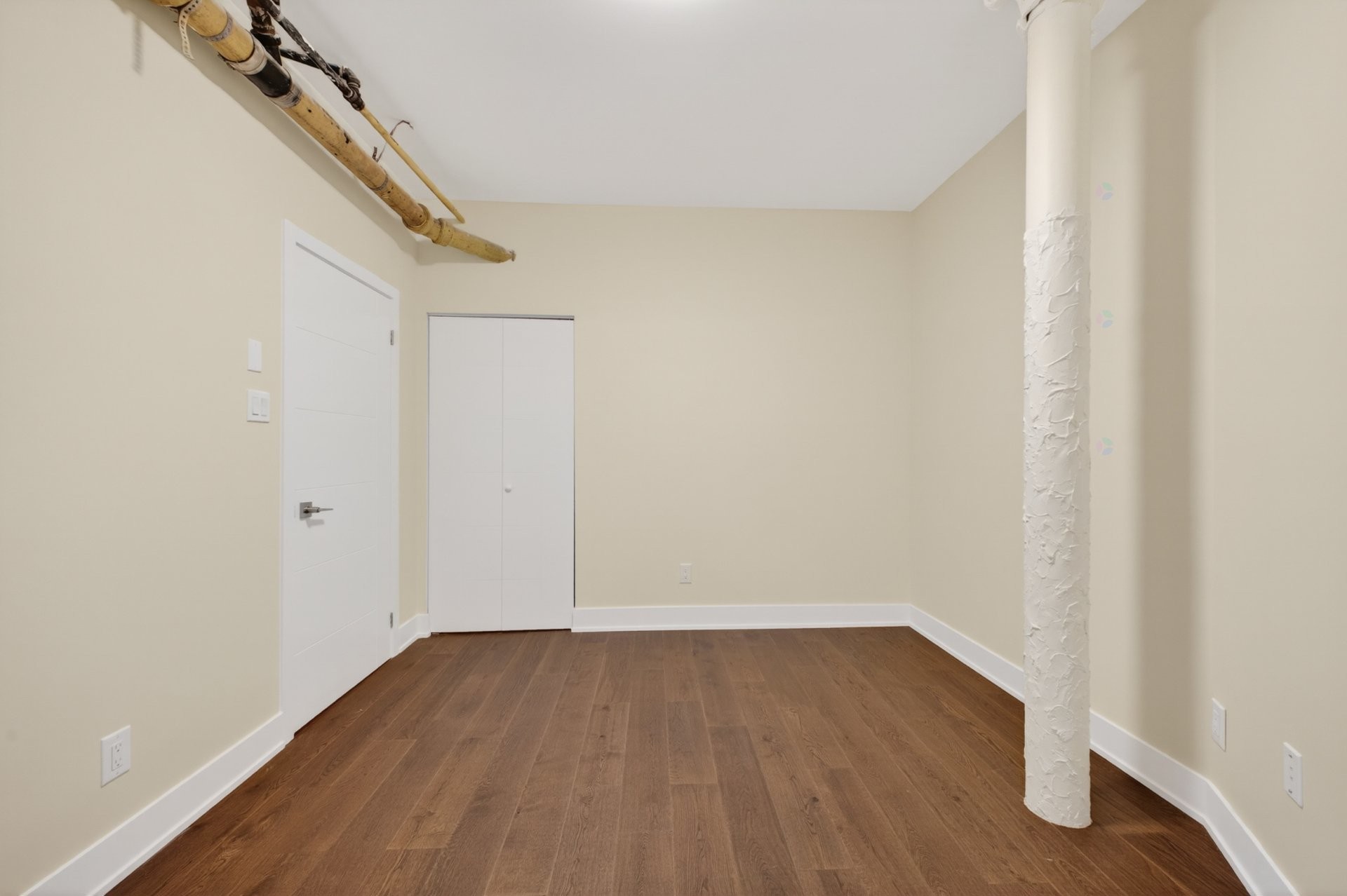









1425Z


Rue Montcalm

,
Montréal (Ville-Marie),




QC
H2L3G9

