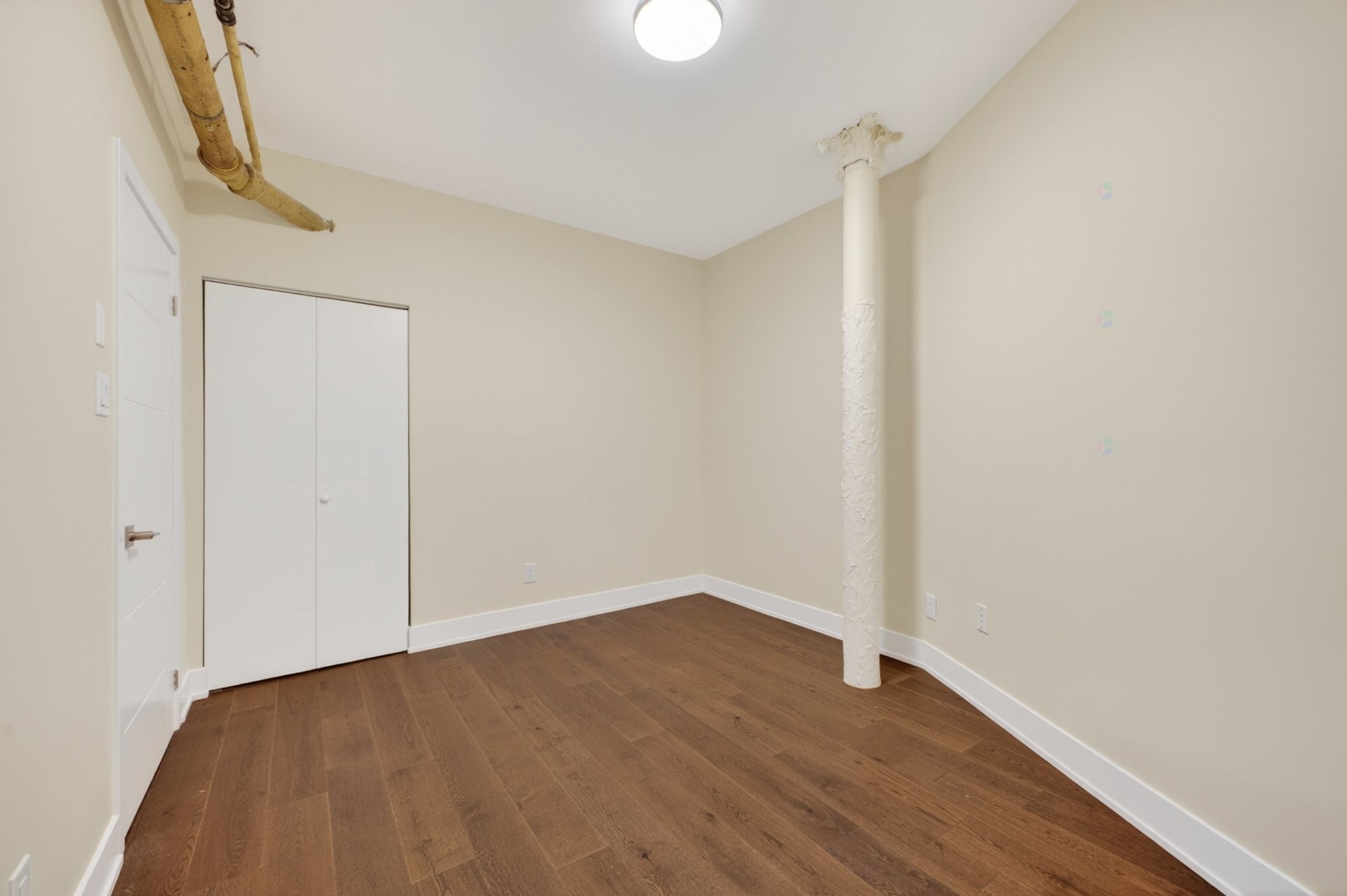 









1425Z


Rue Montcalm

,
Montréal (Ville-Marie),




QC
H2L3G9

