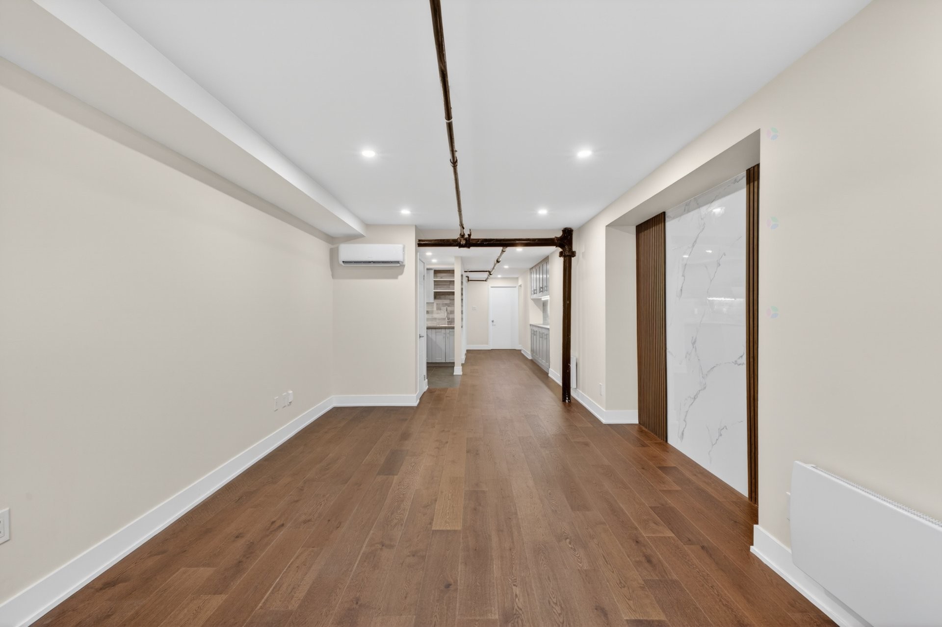 









1425Z


Rue Montcalm

,
Montréal (Ville-Marie),




QC
H2L3G9

