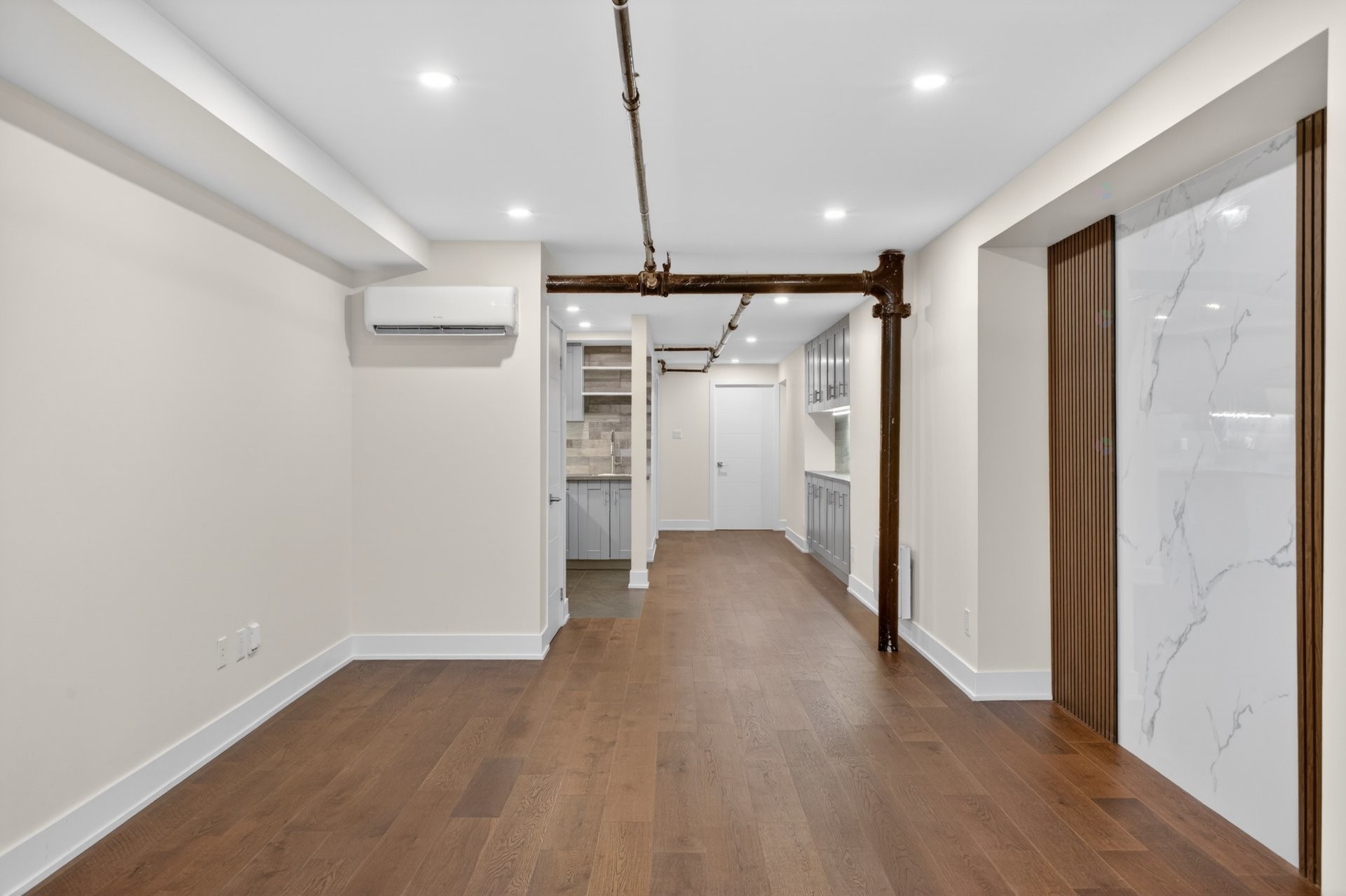 









1425Z


Rue Montcalm

,
Montréal (Ville-Marie),




QC
H2L3G9

