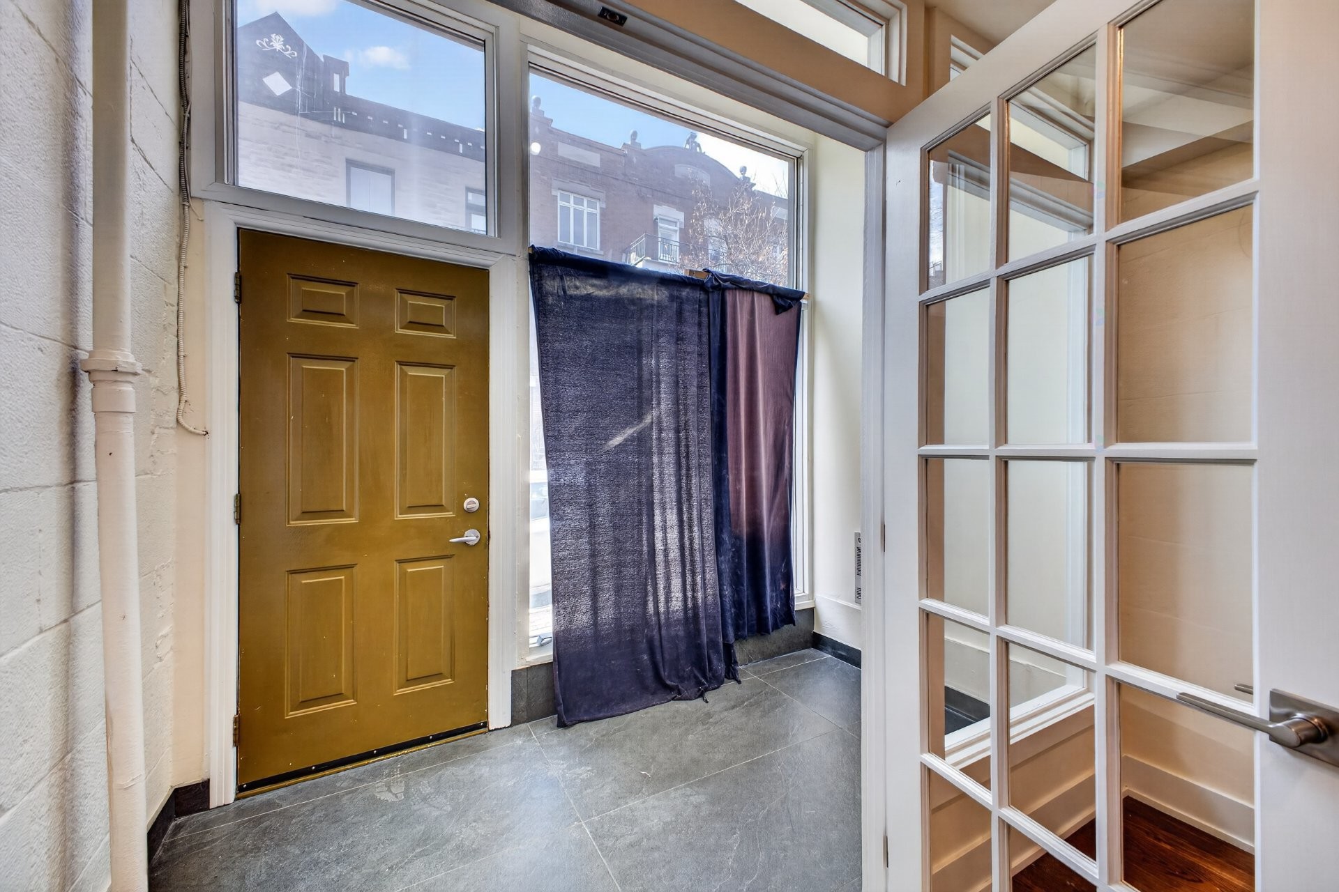 









1425Z


Rue Montcalm

,
Montréal (Ville-Marie),




QC
H2L3G9

