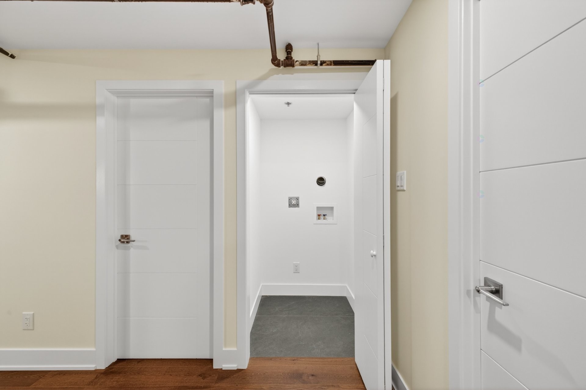 









1425Z


Rue Montcalm

,
Montréal (Ville-Marie),




QC
H2L3G9

