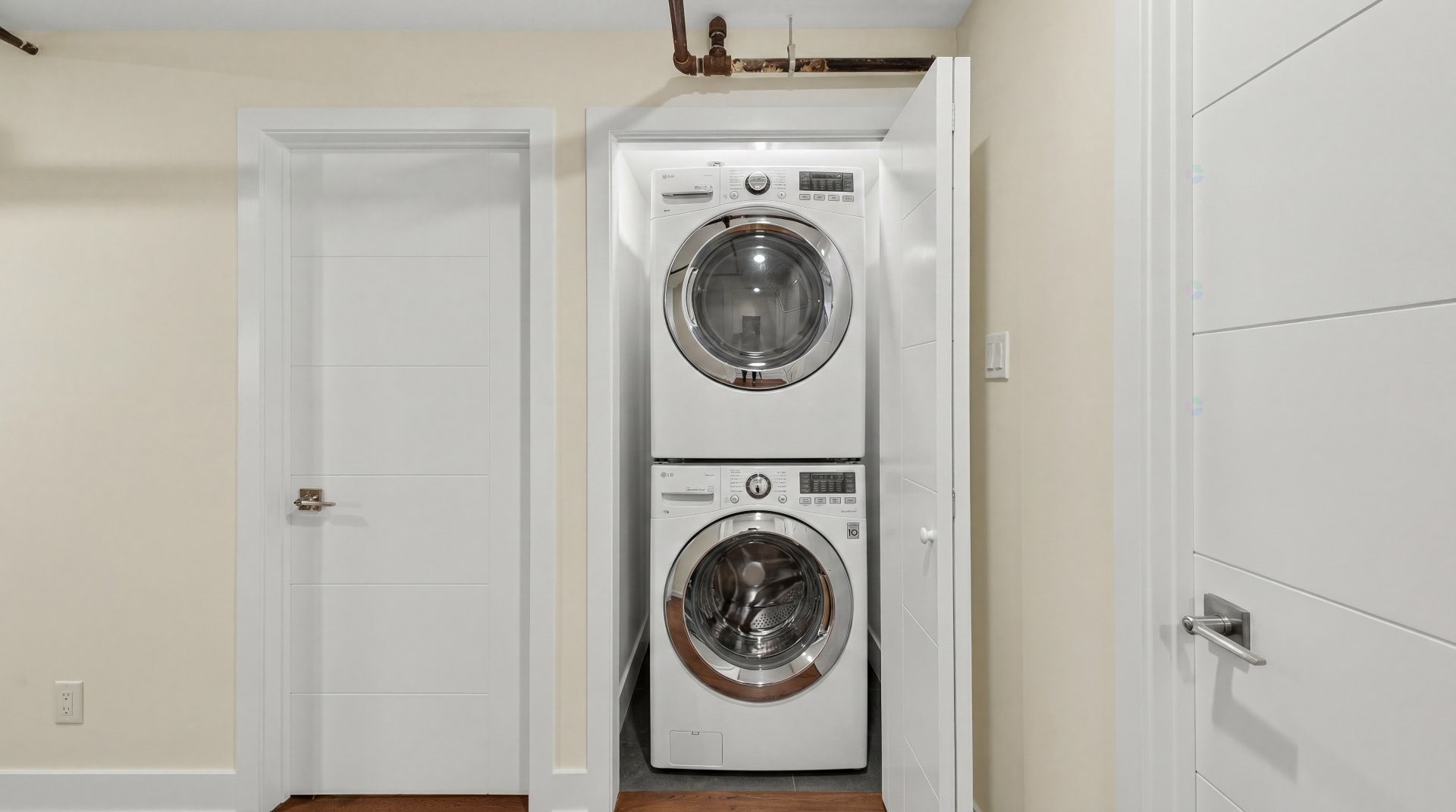 









1425Z


Rue Montcalm

,
Montréal (Ville-Marie),




QC
H2L3G9

