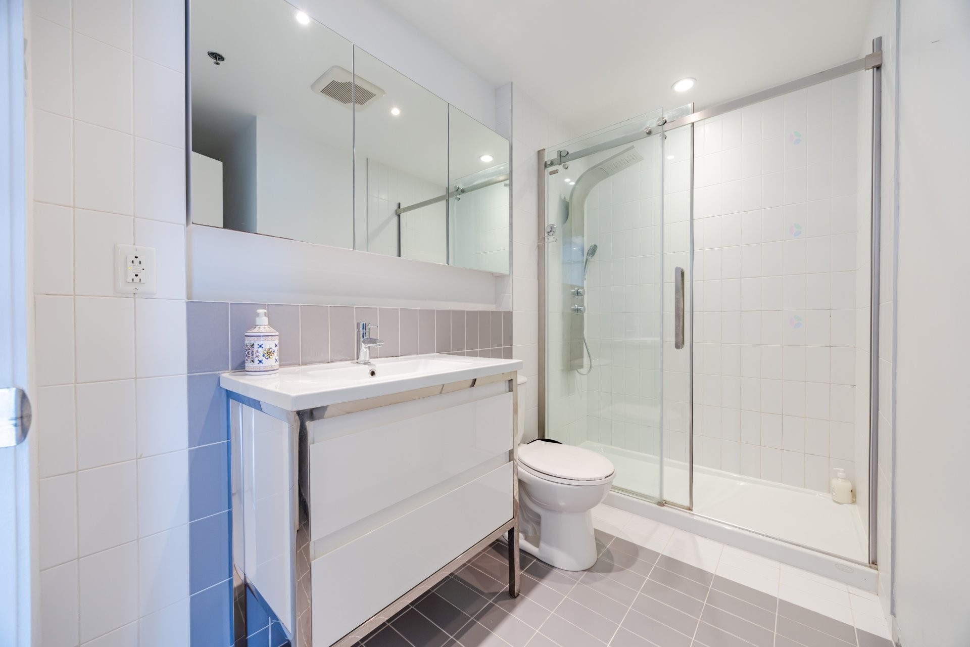 









2117


Rue Tupper

, 1405,
Montréal (Ville-Marie),




QC
H3H0B2

