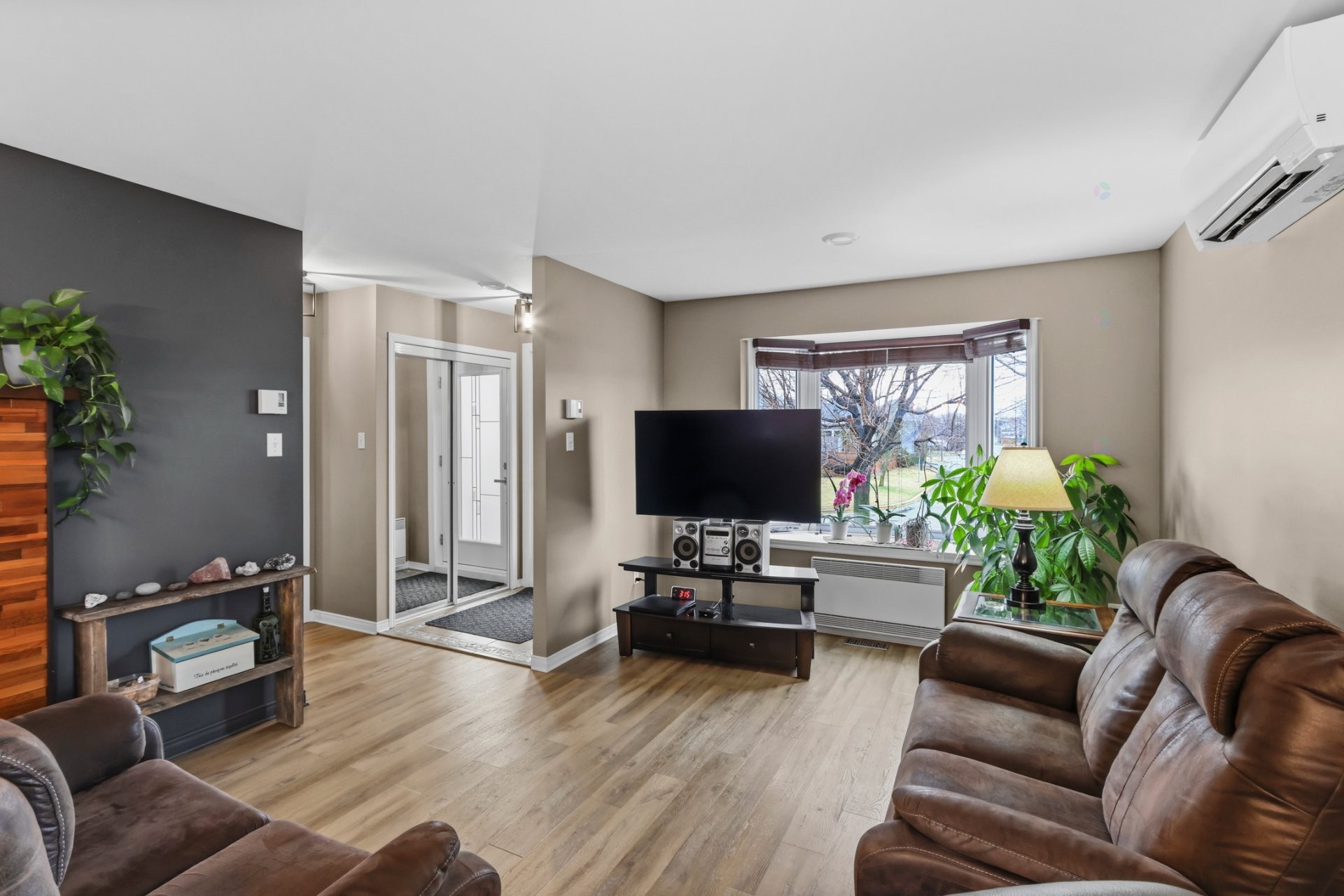 









305


Rue de la Providence

,
Sainte-Catherine,




QC
J5C2A6


