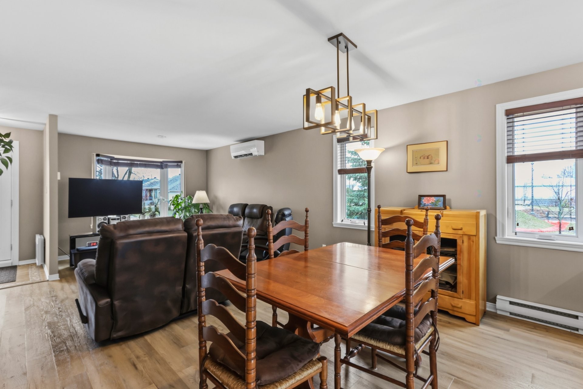 









305


Rue de la Providence

,
Sainte-Catherine,




QC
J5C2A6


