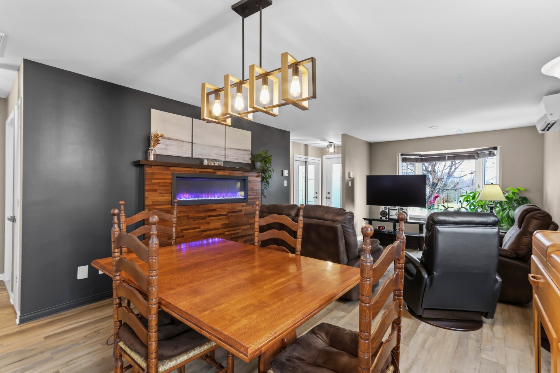 









305


Rue de la Providence

,
Sainte-Catherine,




QC
J5C2A6

