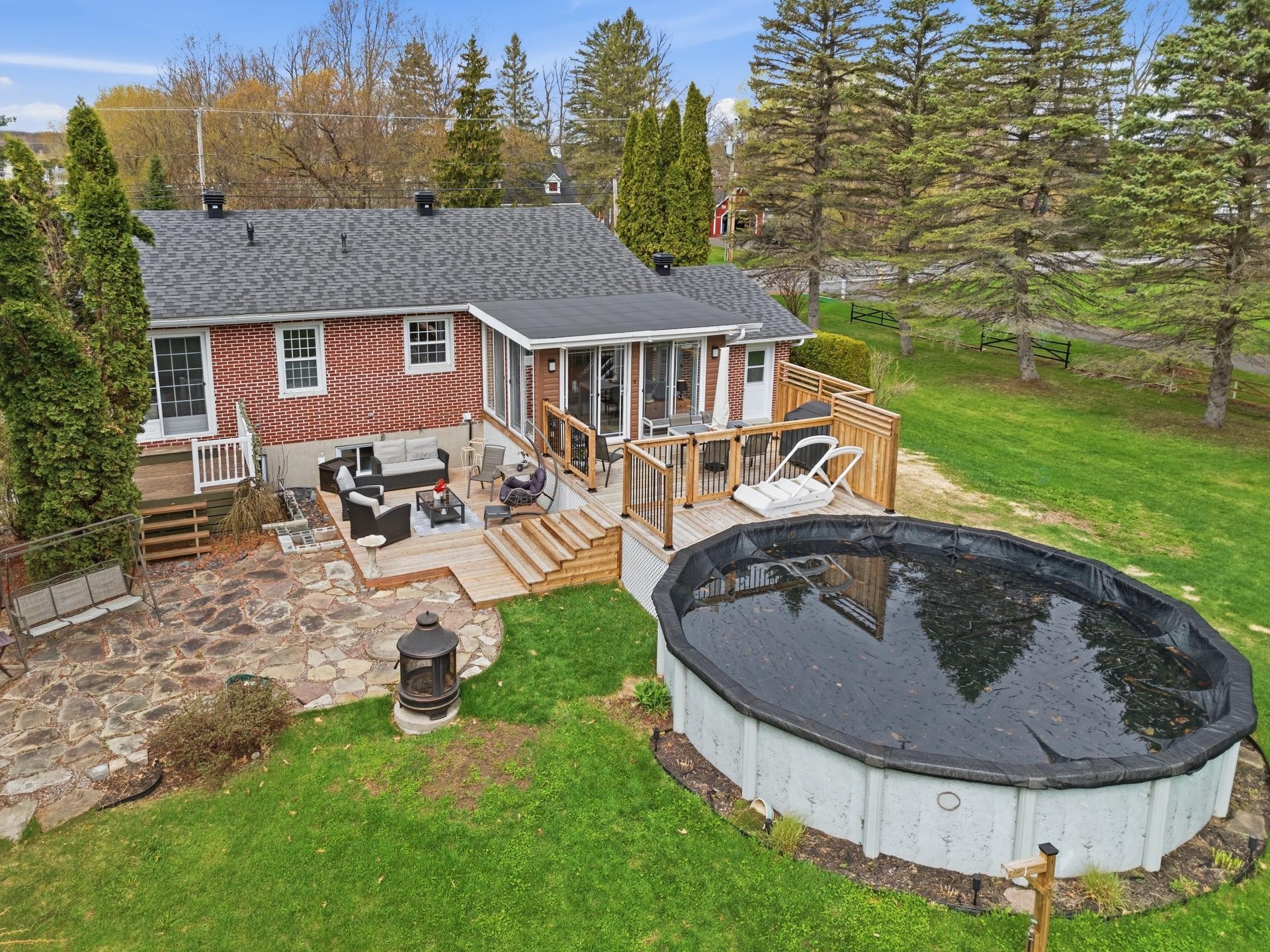 









1805


Ch. des Patriotes

,
Saint-Ours,




QC
J0G1P0

