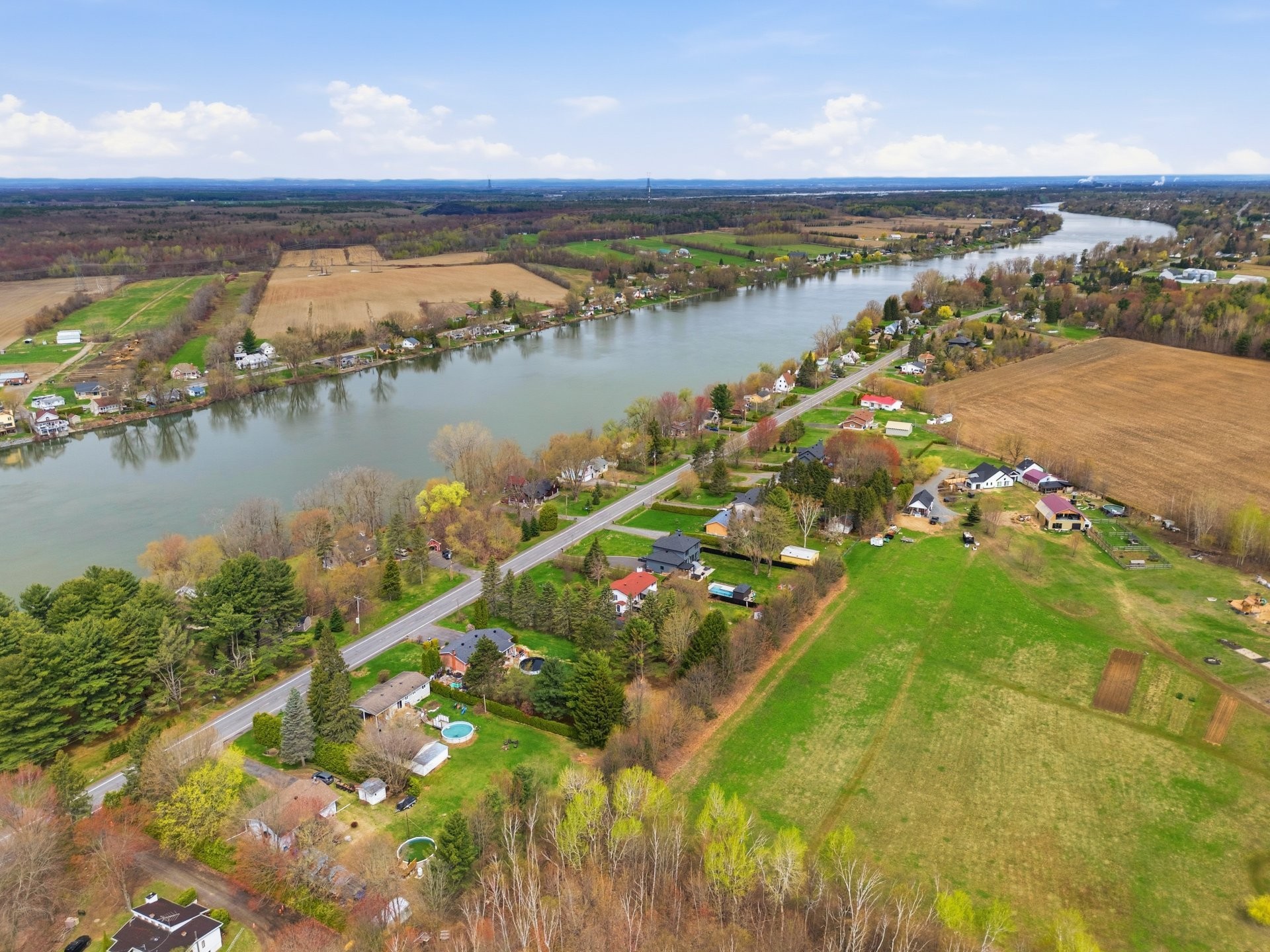 









1805


Ch. des Patriotes

,
Saint-Ours,




QC
J0G1P0

