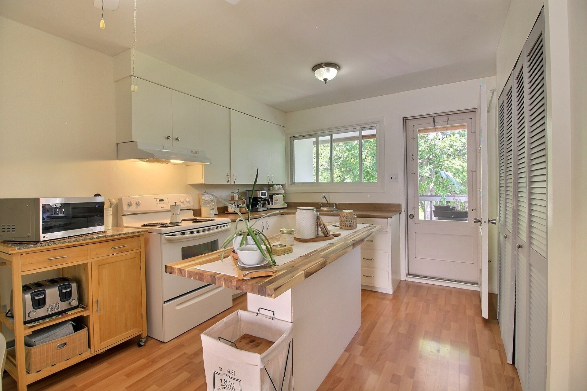 









851

 - 857


Rue Didace

,
Magog,




QC
J1X2P6

