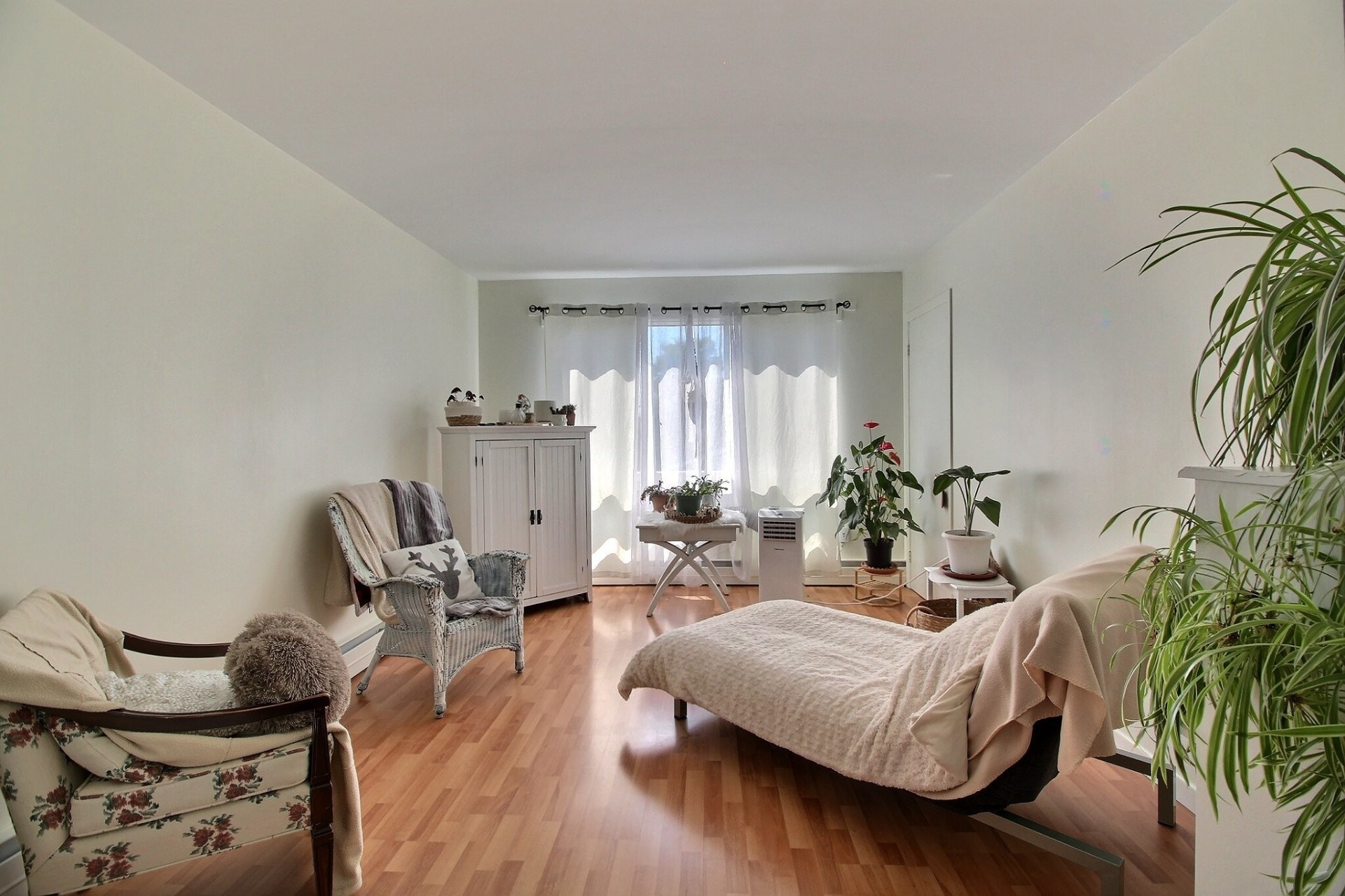 









851

 - 857


Rue Didace

,
Magog,




QC
J1X2P6

